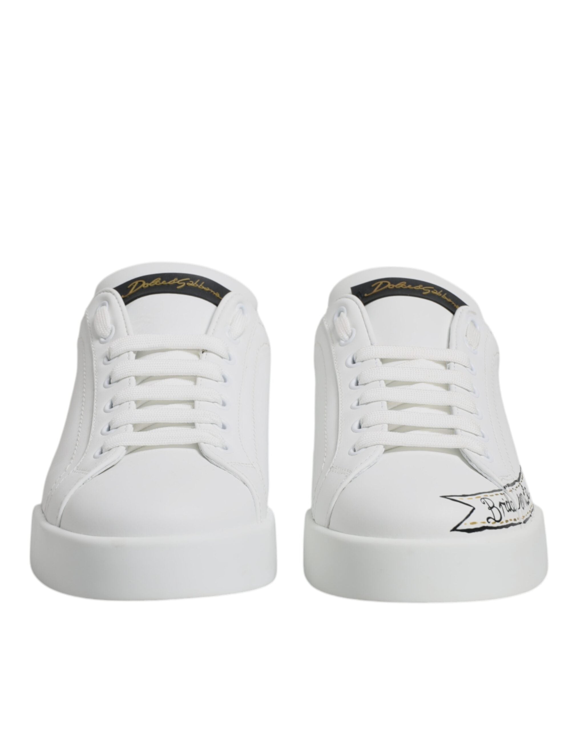 Chaussures sneakers basses en cuir blanc Dolce & Gabbana avec lacets, vue de face.