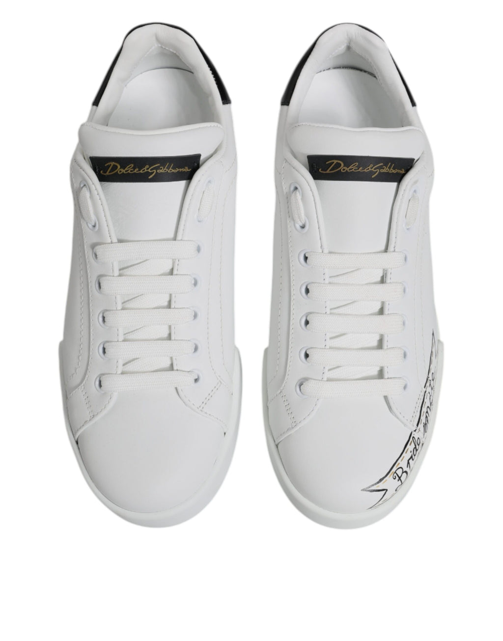Chaussures sneakers basses en cuir blanc Dolce & Gabbana avec lacets, vue de face.