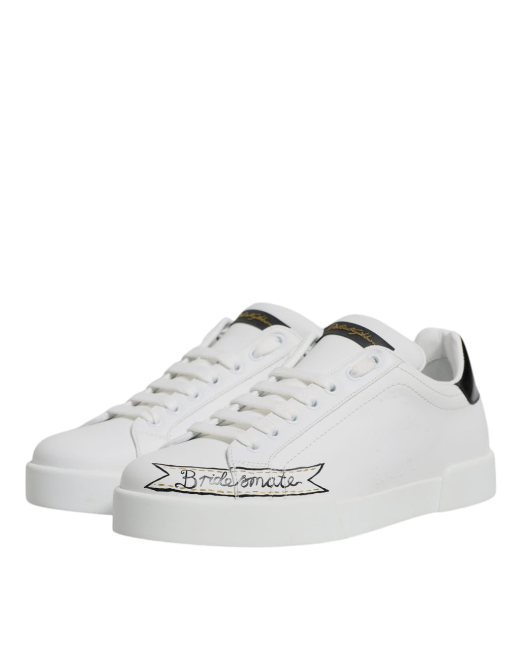 Chaussures sneakers basses en cuir blanc Dolce & Gabbana avec lacets, vue de face.