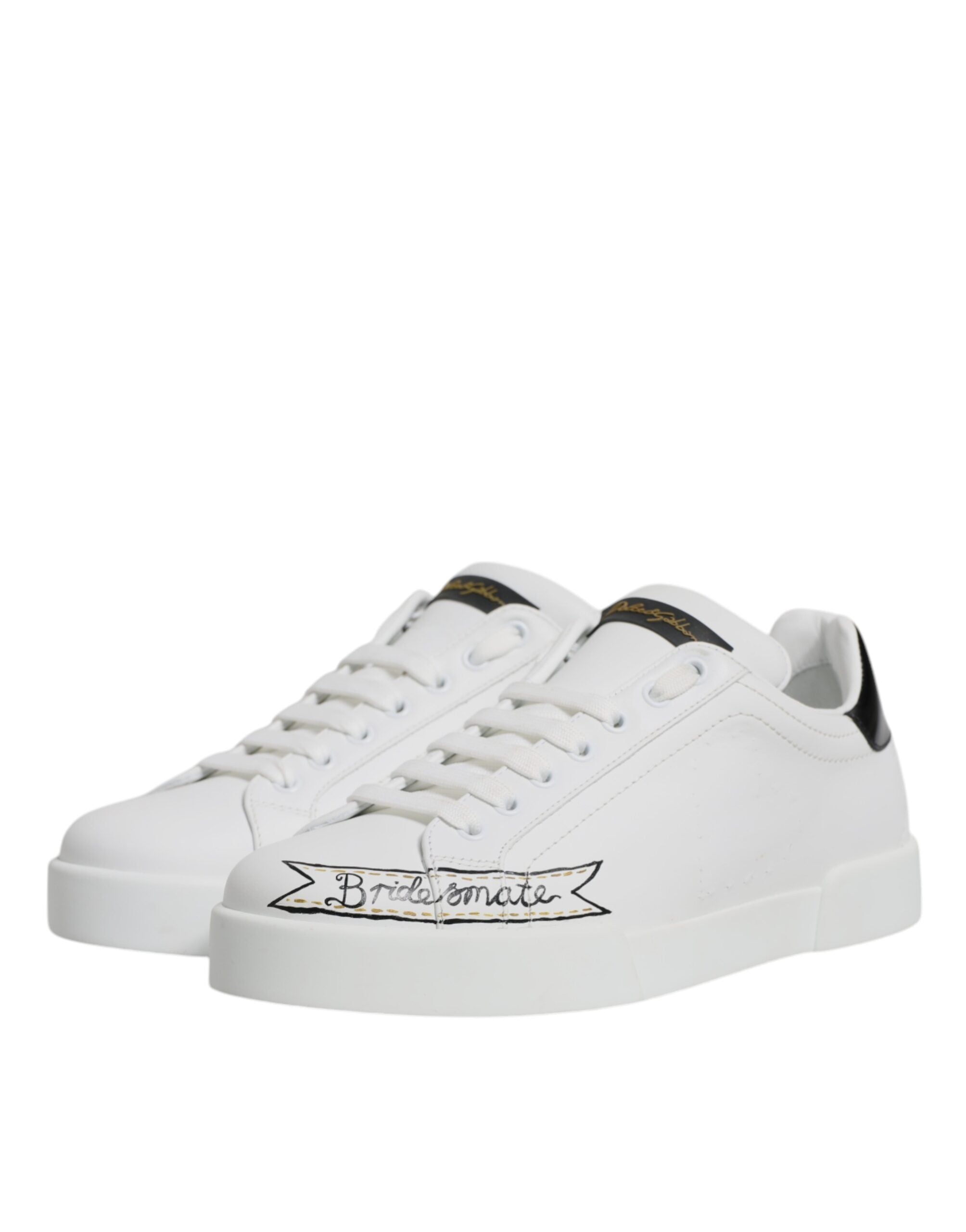 Chaussures sneakers basses en cuir blanc Dolce & Gabbana avec lacets, vue de face.