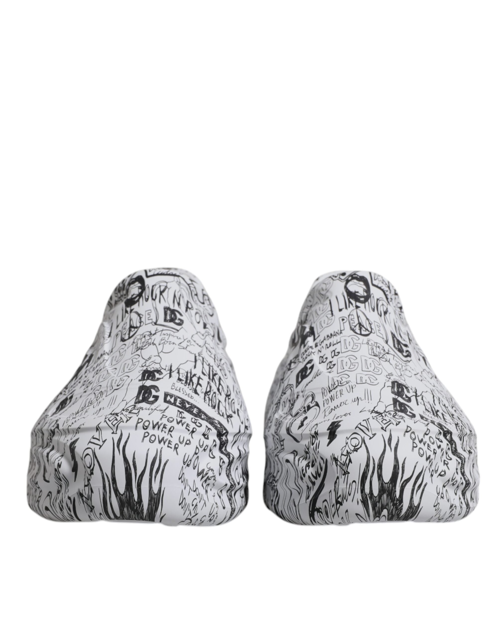 Chaussures Sneakers Dolce & Gabbana Daymaster blanches et noires avec motif graffiti, vue de face.