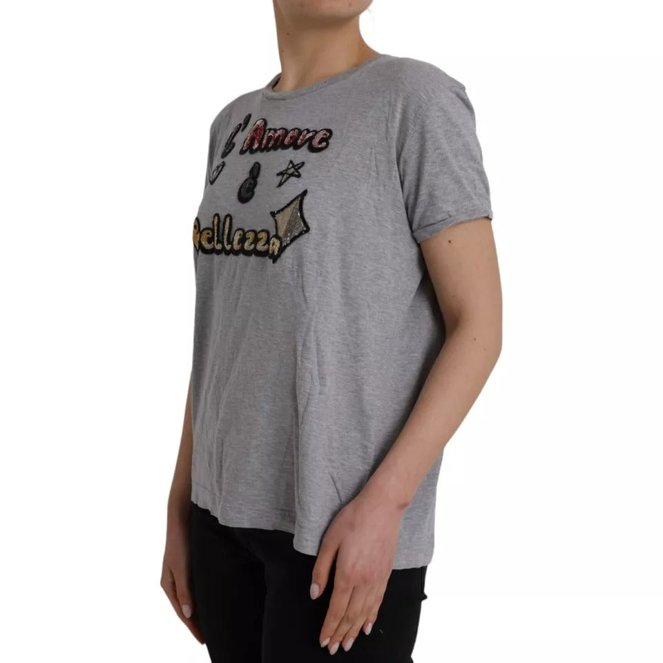 T-shirt gris Dolce & Gabbana L'Amore E'Bellezza en coton, vue de face, avec logo imprimé sur le devant.