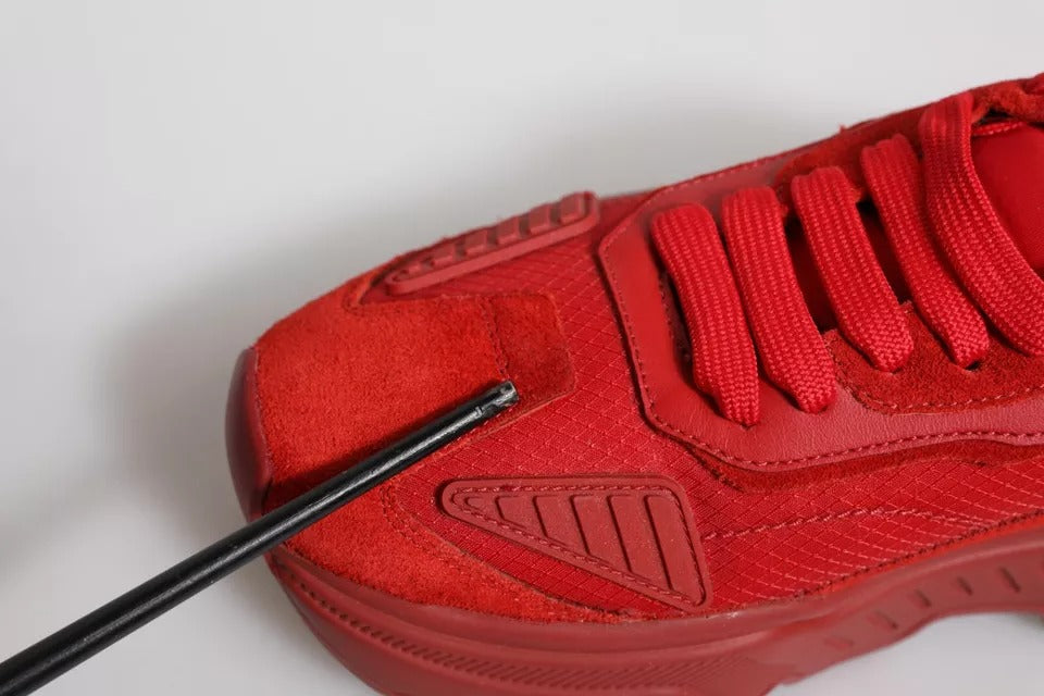 Chaussures basses Dolce & Gabbana Daymaster en cuir rouge, sneakers décontractés avec semelle blanche, vue de face.