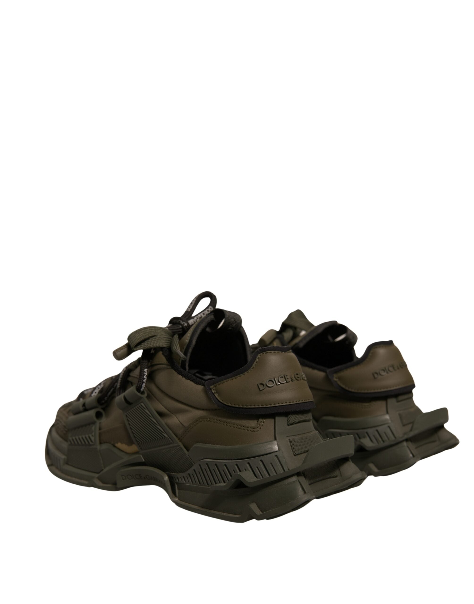 Chaussures sneakers basses vert militaire Dolce & Gabbana, style spatial, en toile avec lacets, vue de face.