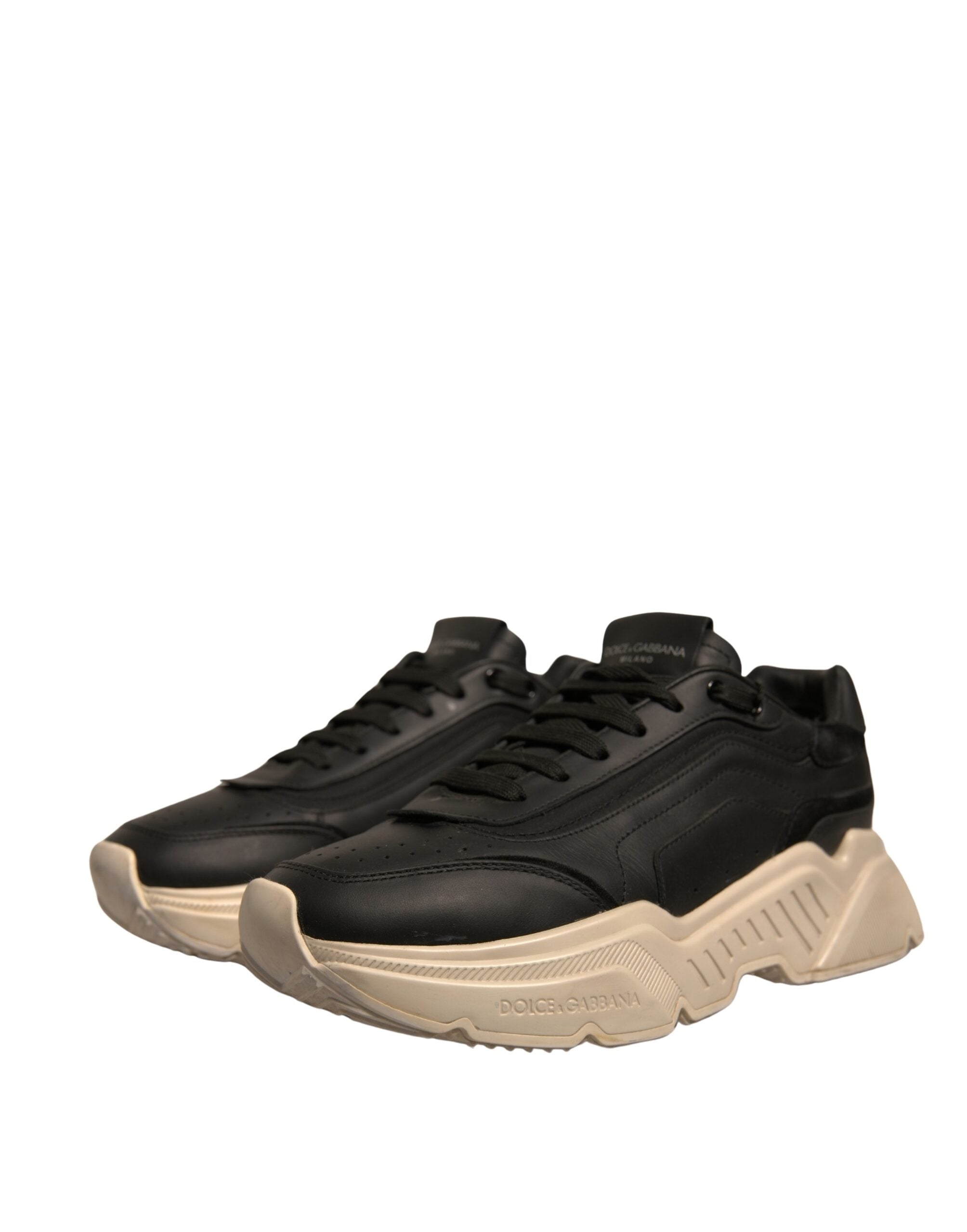 Chaussures basses Dolce & Gabbana Daymaster en blanc et noir, sneakers élégants pour homme avec design moderne.