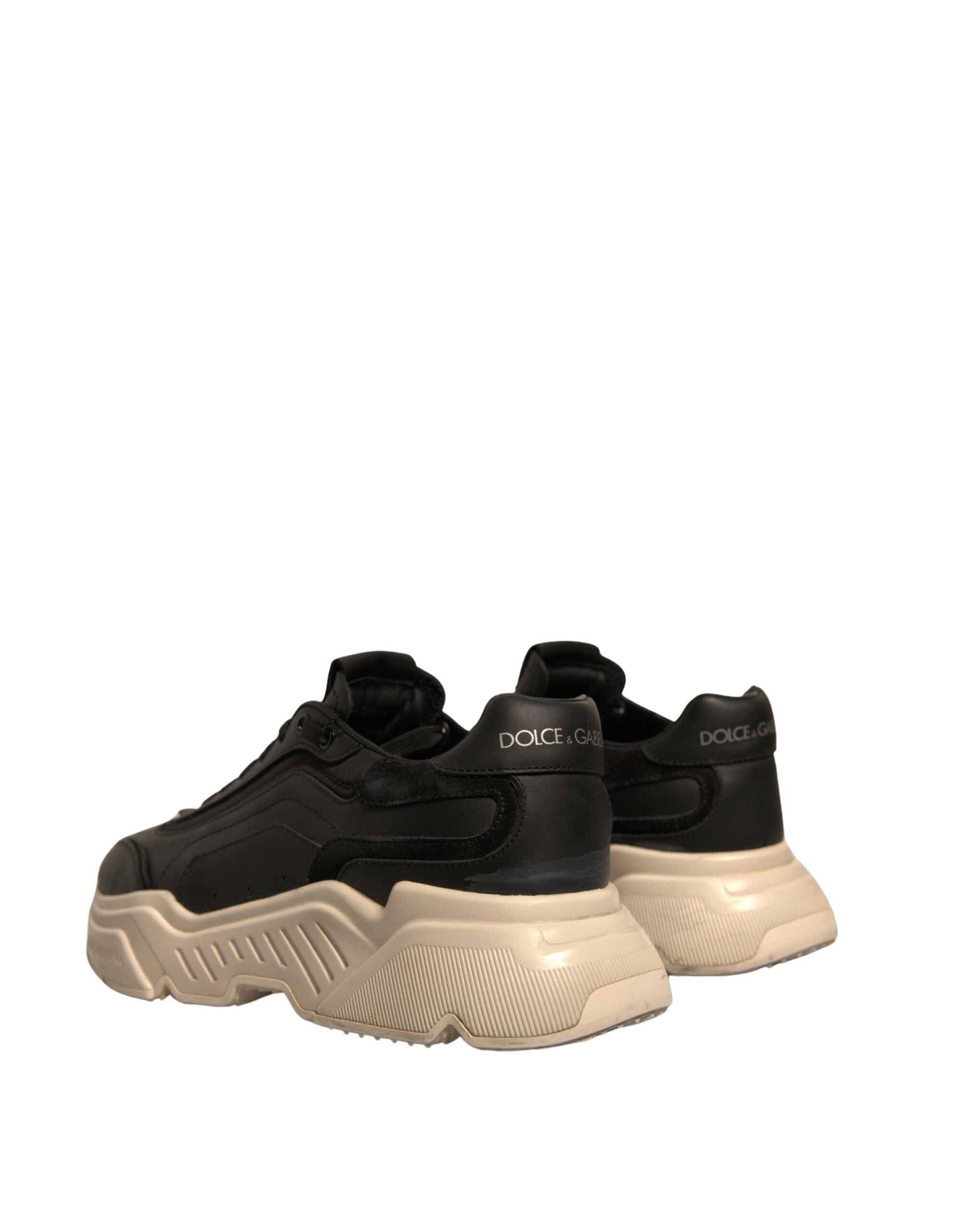 Chaussures basses Dolce & Gabbana Daymaster noires et blanches, sneakers décontractés pour homme, vue de face.