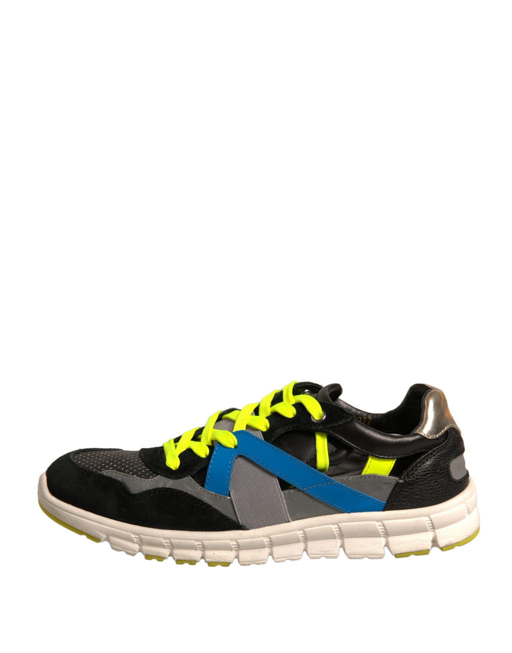 Chaussures sneakers basses Dolce & Gabbana en daim multicolore, style décontracté et moderne, visibles en gros plan.