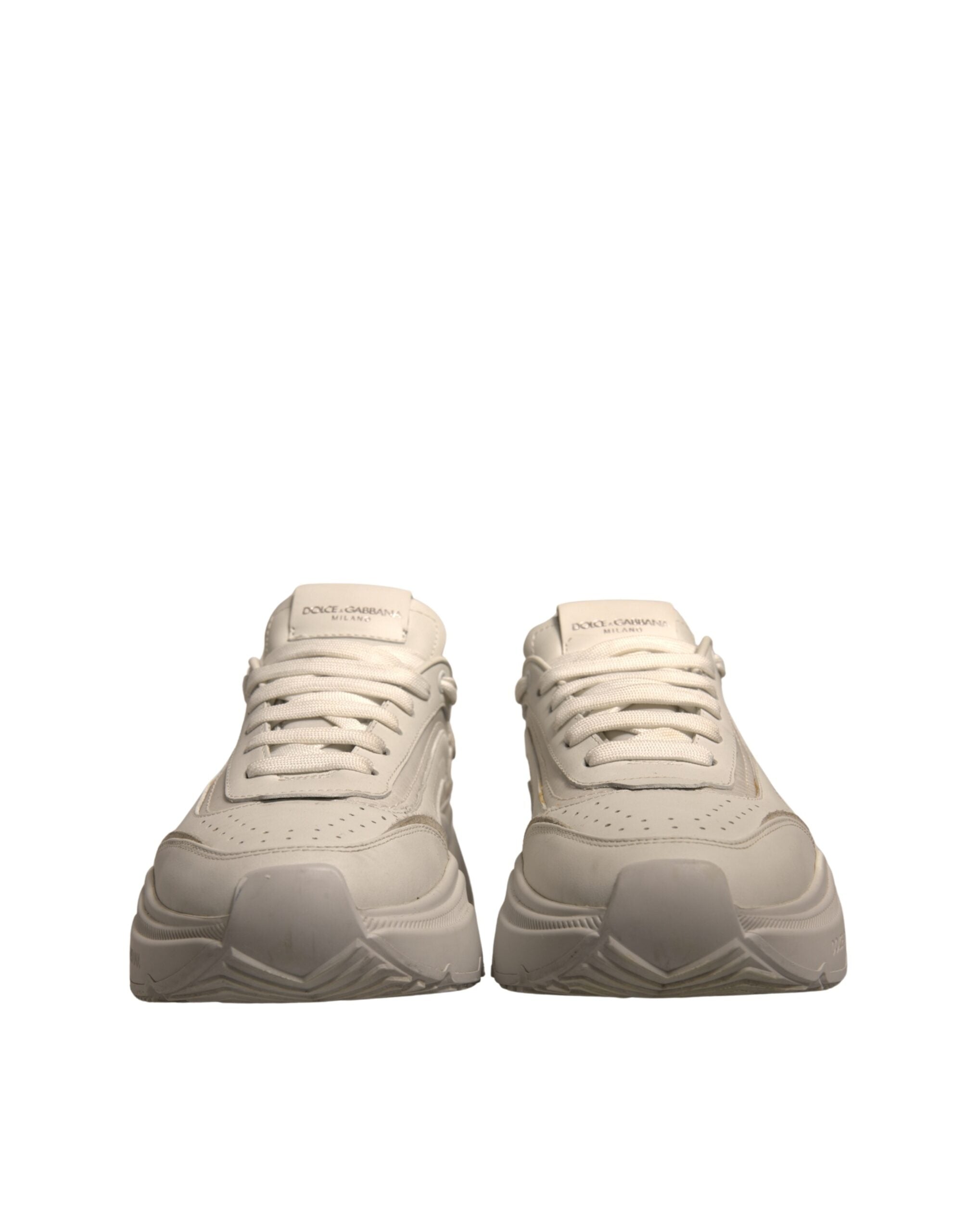 Chaussures sneakers basses blanches Dolce & Gabbana Daymaster en cuir, vue de face avec détails de design élégants.