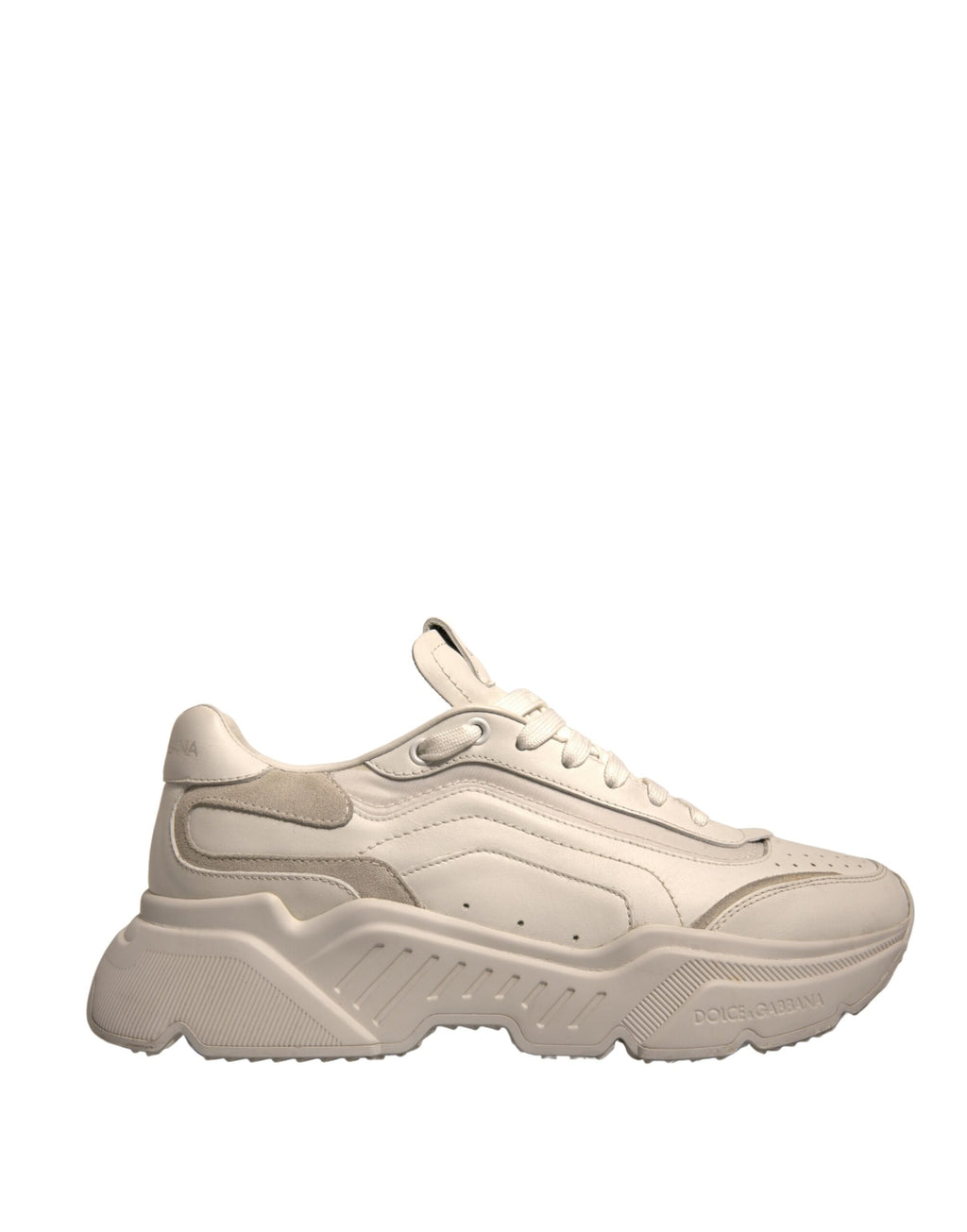Chaussures sneakers basses en cuir blanc Dolce & Gabbana Daymaster, vue de côté, avec détails en cuir et semelle blanche.