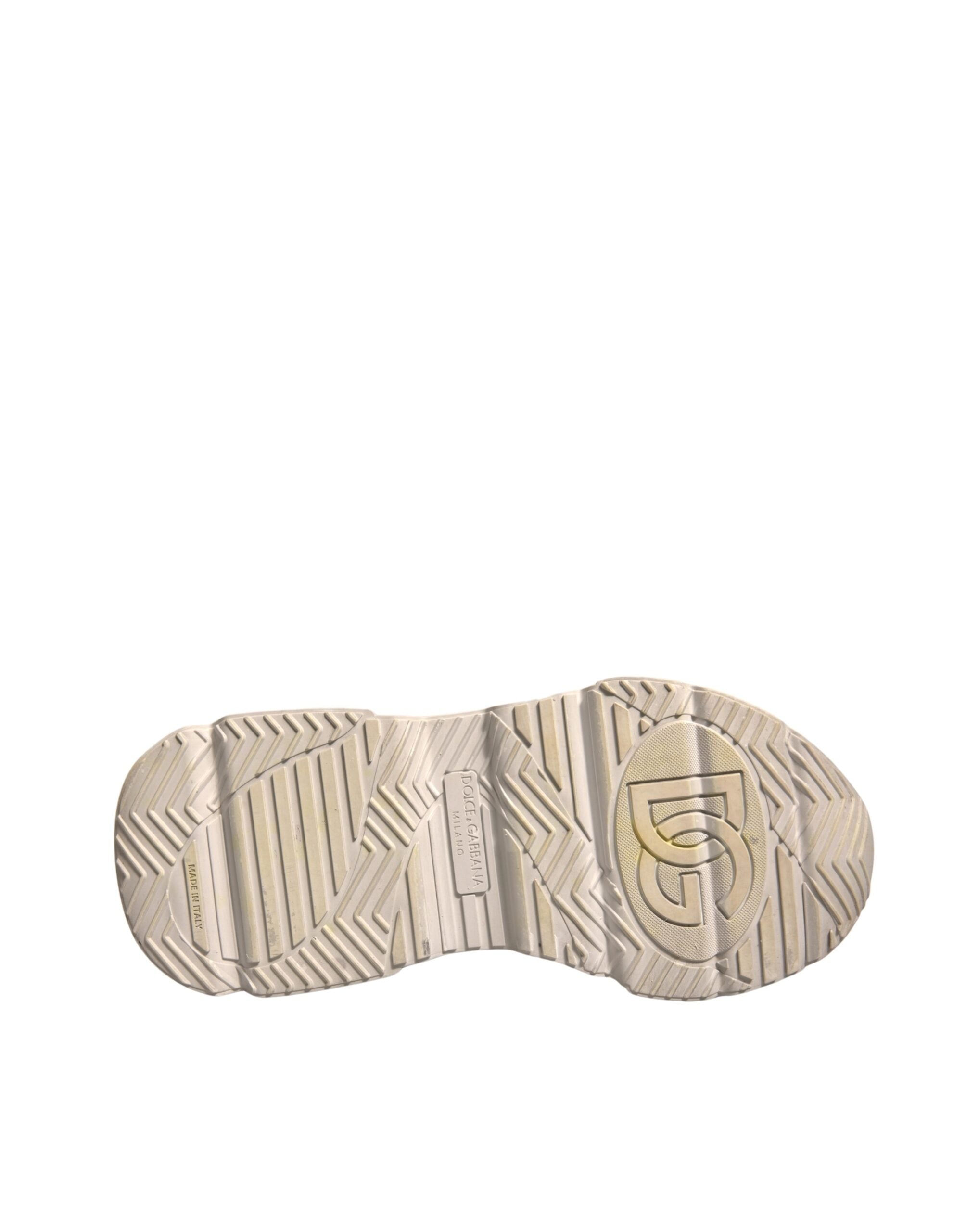 Chaussures sneakers basses blanches Dolce & Gabbana Daymaster en cuir, vue de profil, avec détails de design élégants.