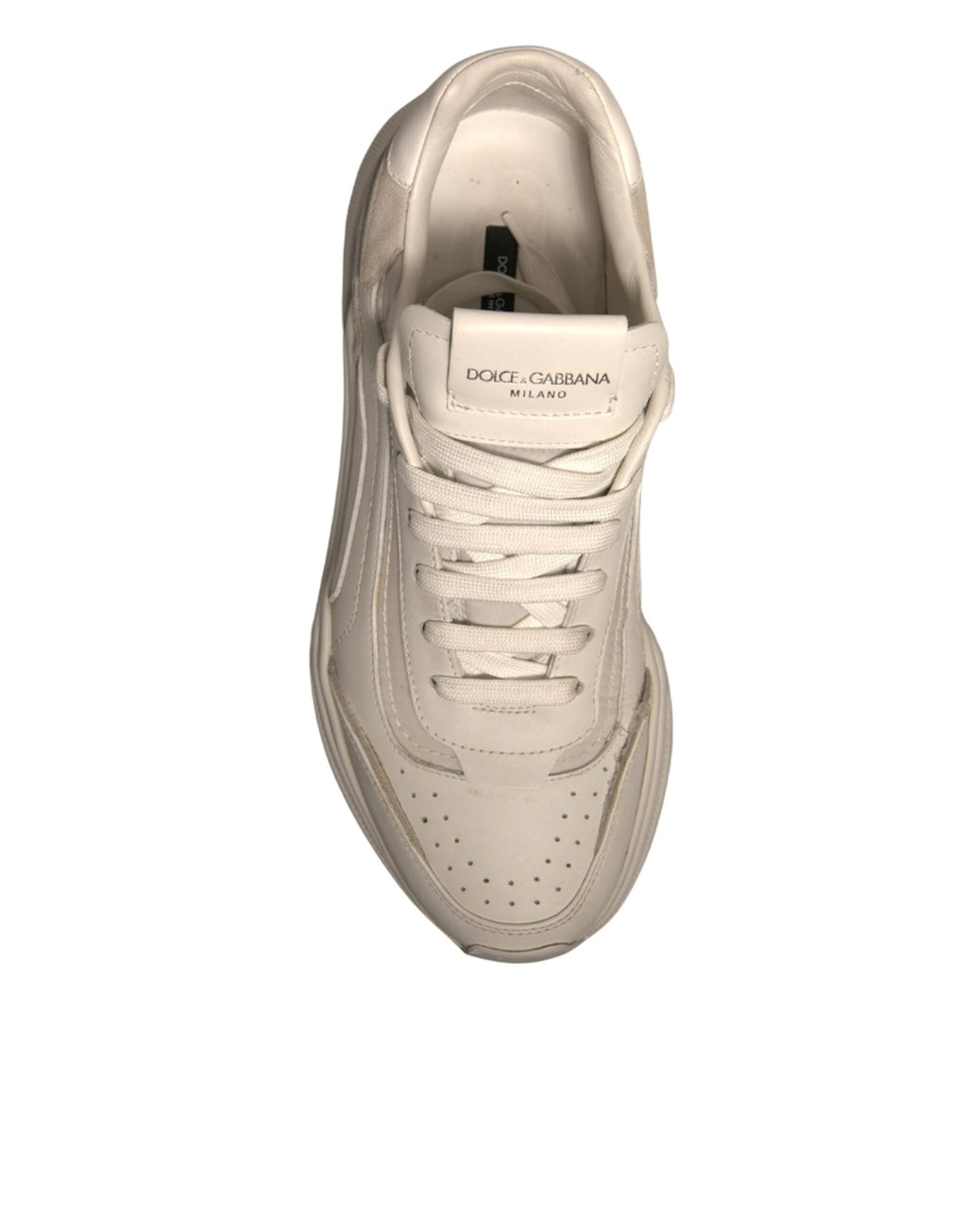 Chaussures sneakers basses en cuir blanc Dolce & Gabbana Daymaster, vue en gros plan.