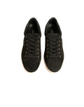 Chaussures sport en daim noir Dolce & Gabbana avec logo, baskets pour hommes, vue de côté sur fond blanc.