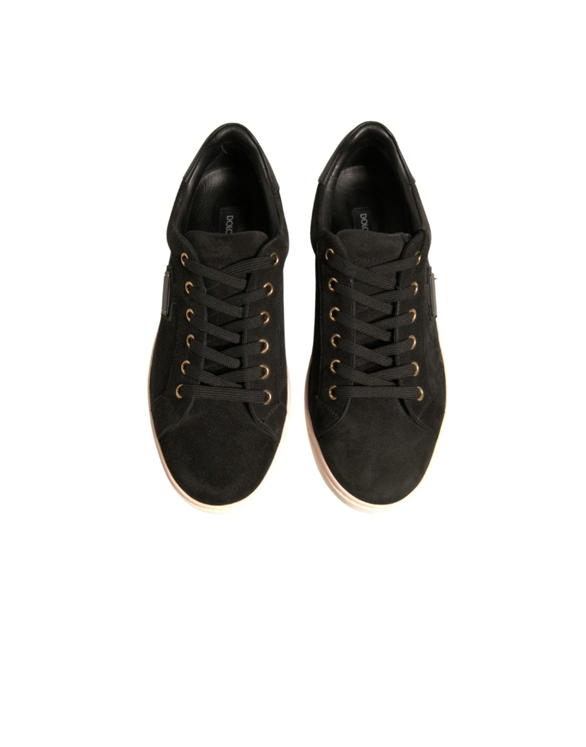 Chaussures sport en daim noir Dolce & Gabbana avec logo, baskets pour hommes, vue de côté sur fond blanc.