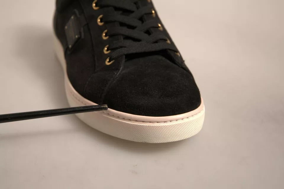 Chaussures sneakers pour homme Dolce & Gabbana en cuir suédé noir avec logo, vue de face.