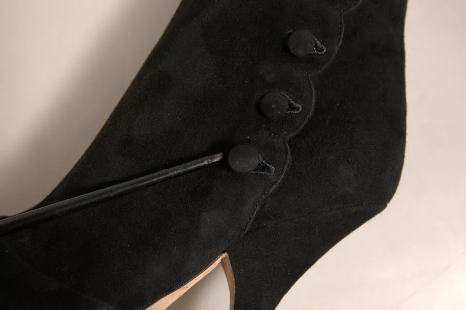 Chaussures Dolce & Gabbana, bottines en cuir noir à talons hauts et en daim, stile cuissarde, vue de face.