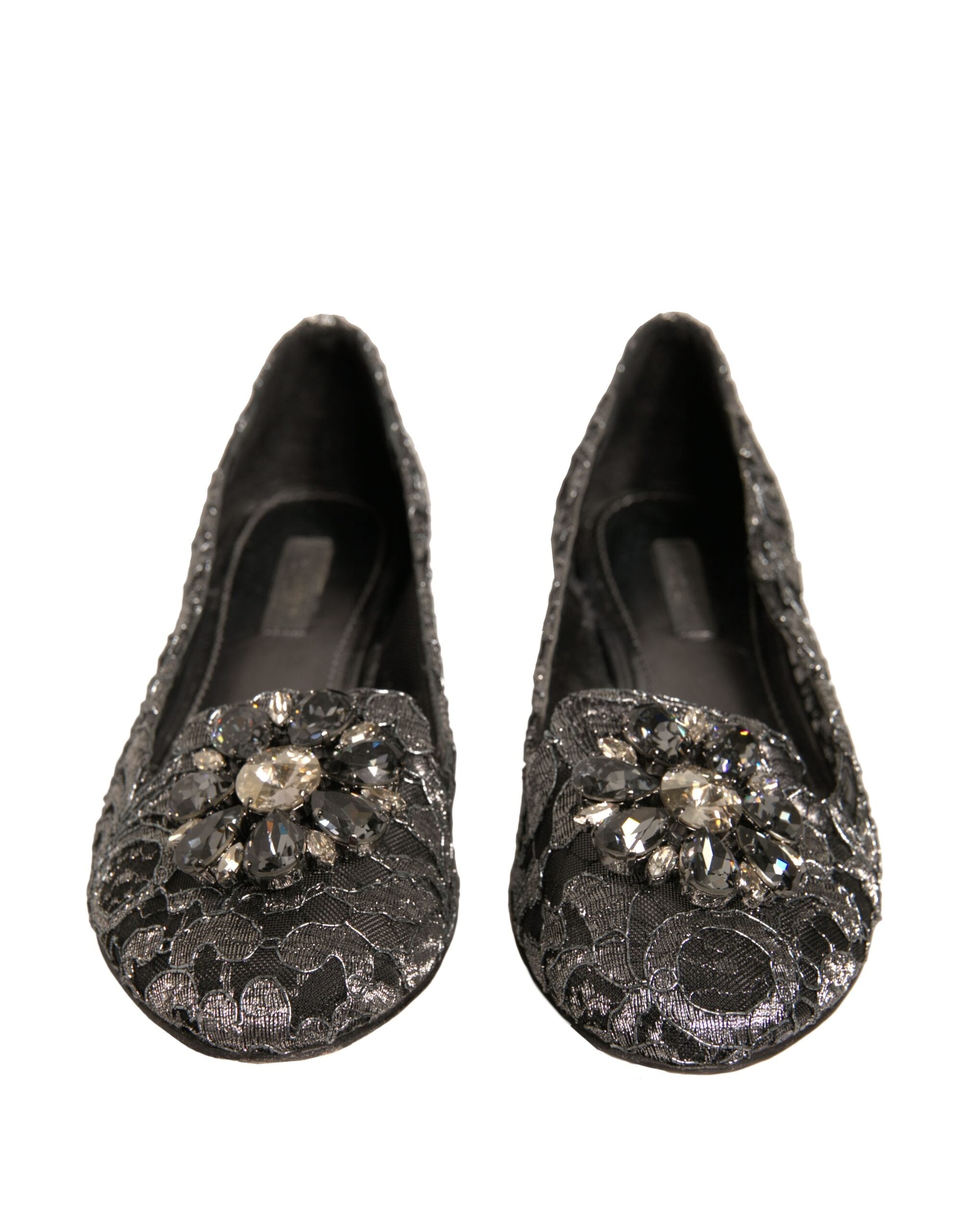 Chaussures ballerines en satin argenté Dolce & Gabbana avec cristaux, lacets et design élégant pour femmes.