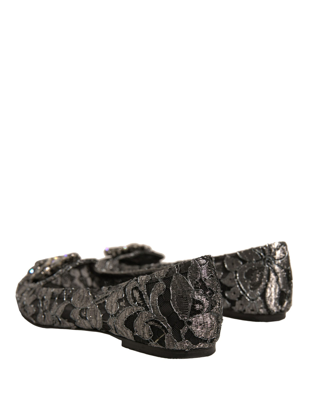 Chaussures ballerines en satin argenté Dolce & Gabbana avec cristaux, lacets et semelle plate.
