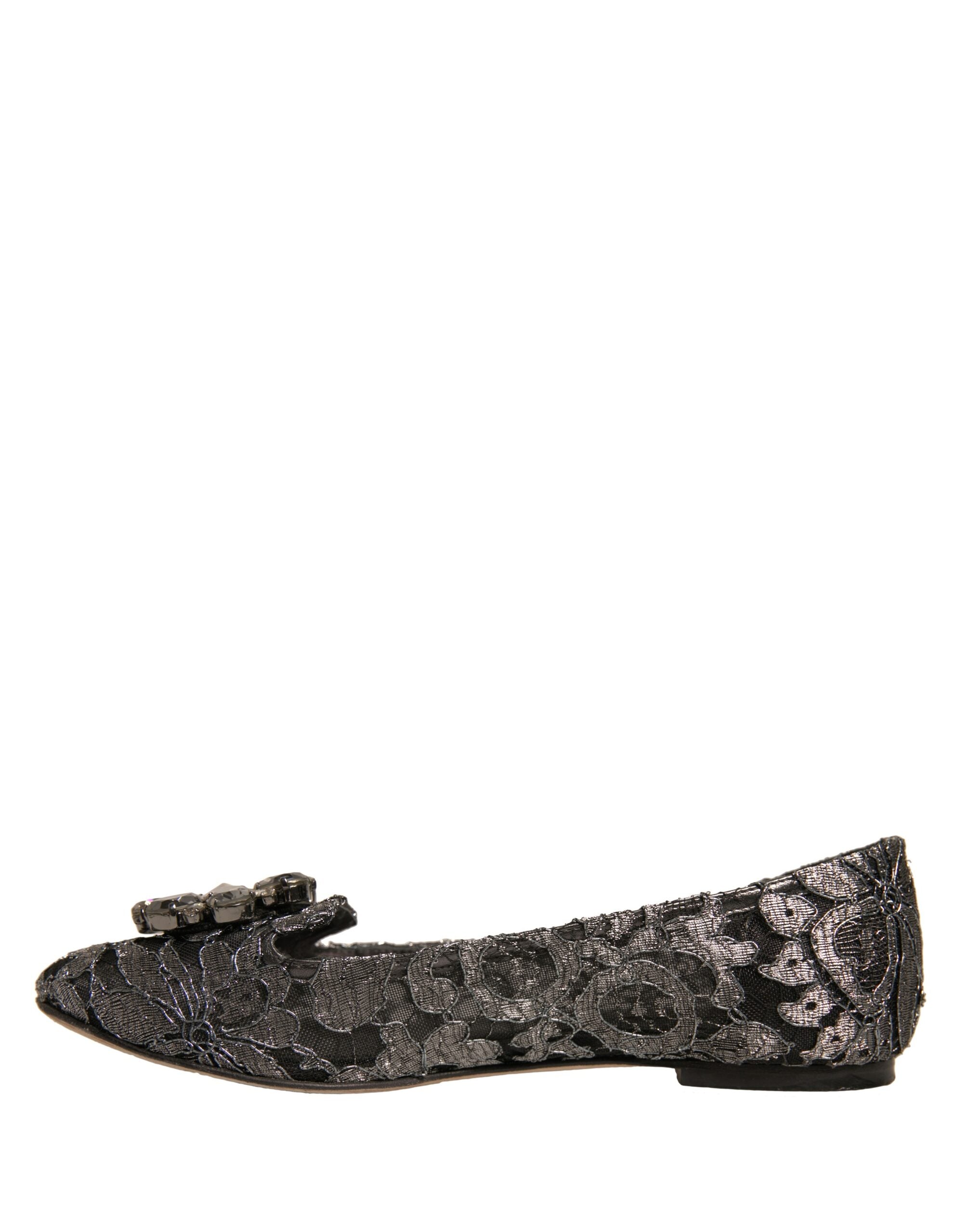 Chaussures ballerines en satin argenté Dolce & Gabbana avec cristaux, style loafer lacé, pour femme.