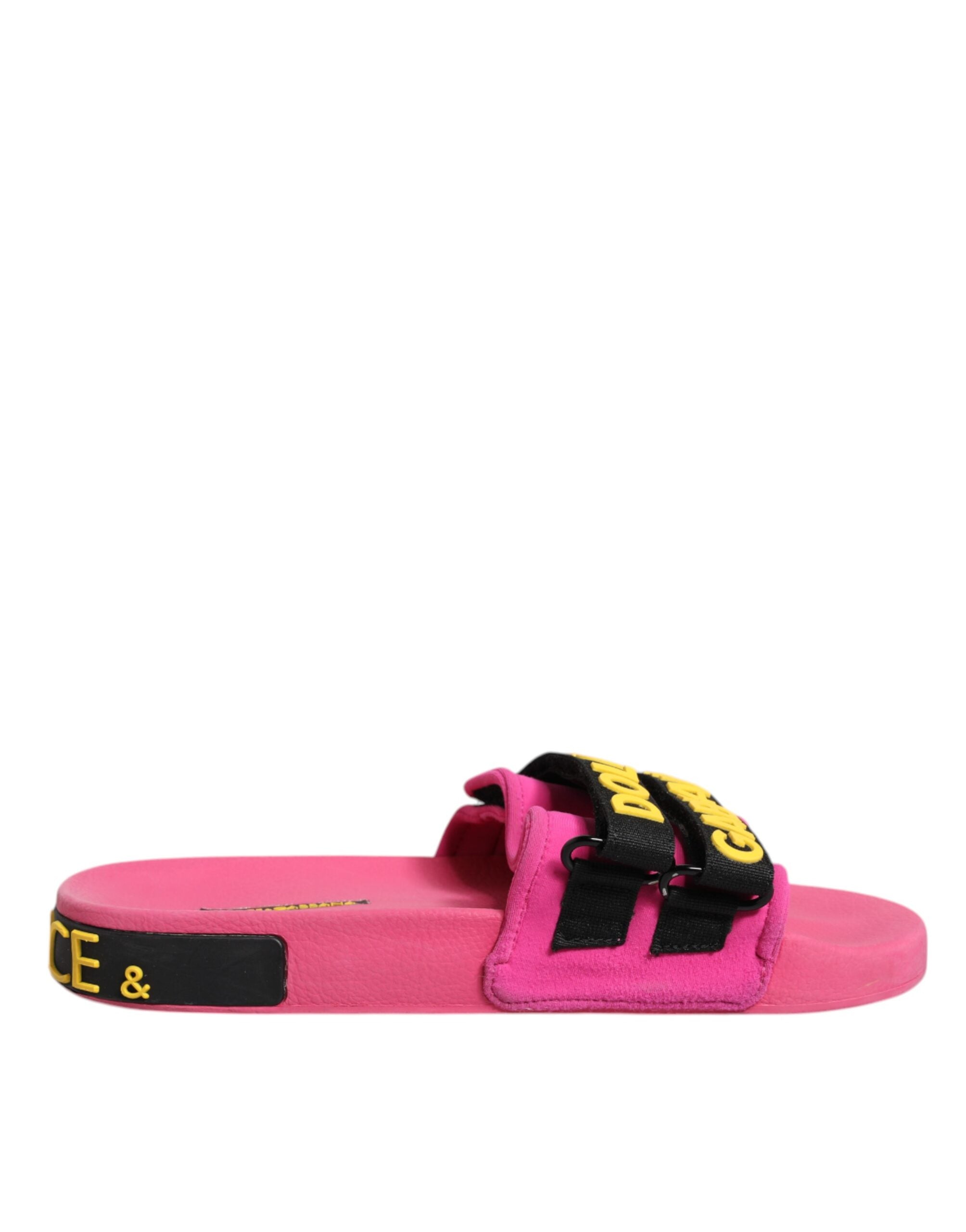 Sandales plates en néoprène fuchsia de Dolce & Gabbana, chaussures de plage élégantes et confortables.