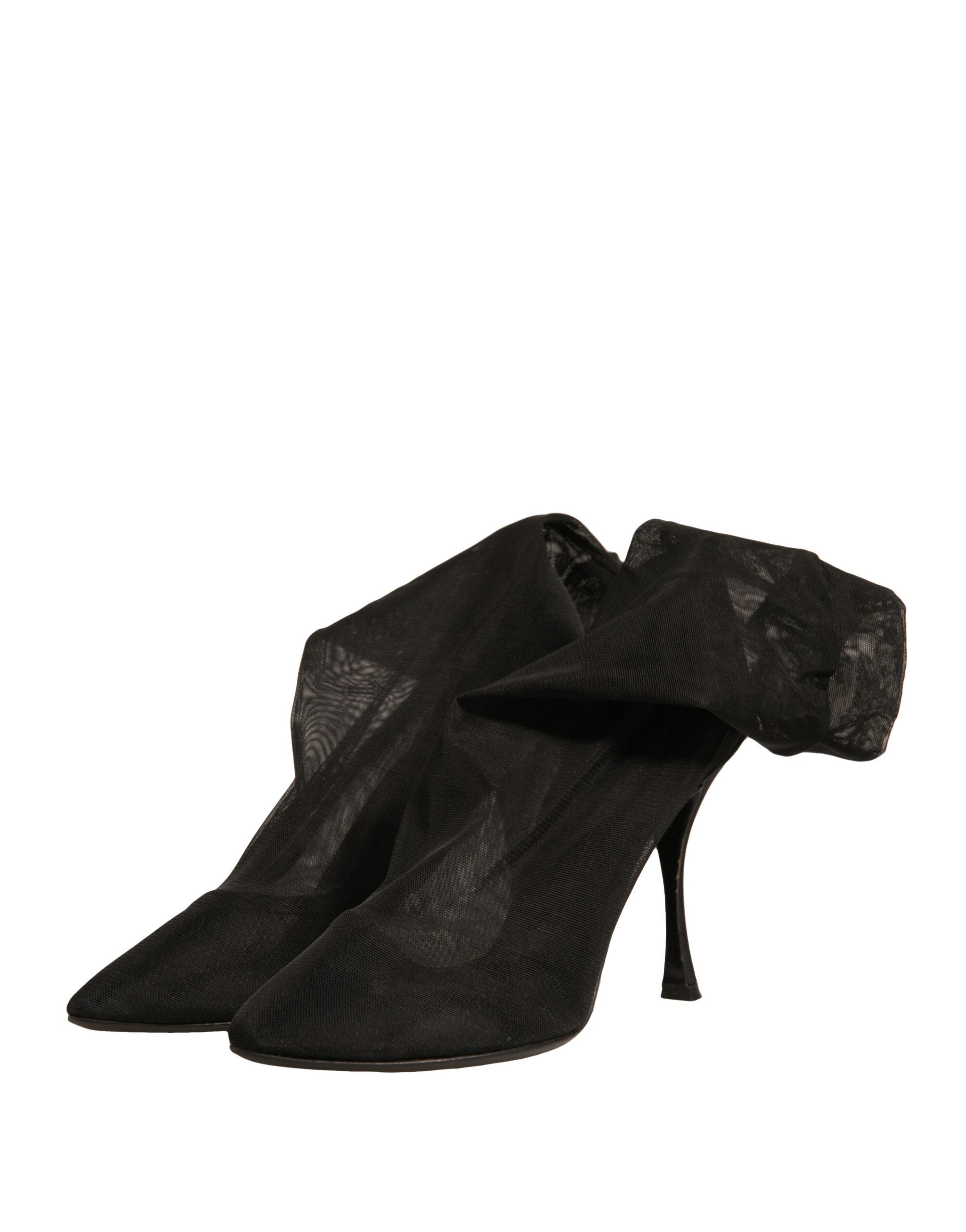 Chaussures Dolce & Gabbana en soie noire avec talons en mesh style chaussette, élégantes et sophistiquées.