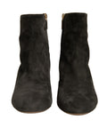 Bottines noires Dolce & Gabbana à talons avec embellissements et détails élégants visibles en gros plan.