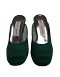 Chaussures à talons hauts Dolce & Gabbana en cuir suédé vert, élégantes et sophistiquées, vues de côté.
