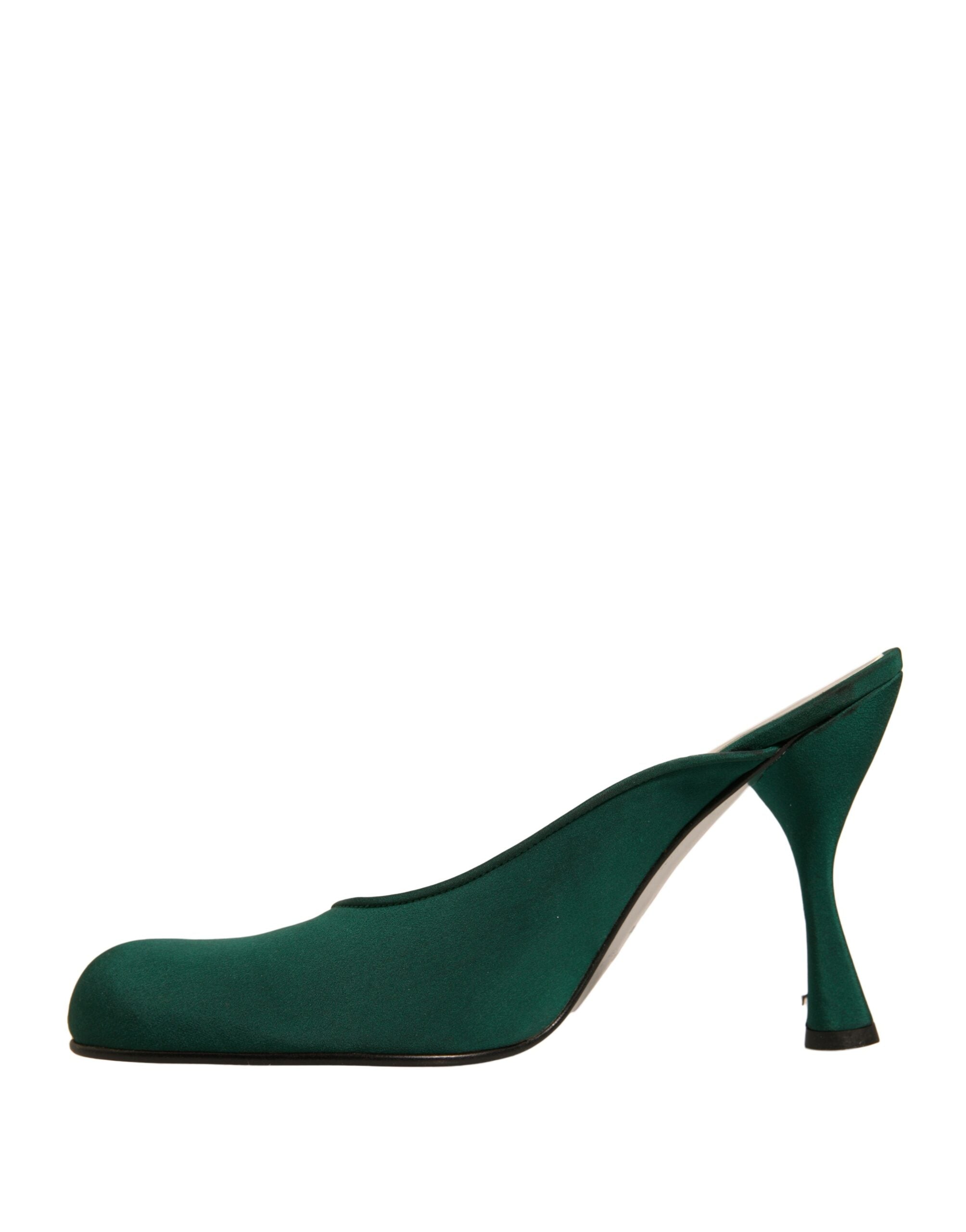 Chaussures à talons hauts en daim vert Dolce & Gabbana, élégantes et sophistiquées, vues de face avec détails en cuir.