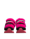 Chaussures sneakers Dolce & Gabbana noires avec détails en fourrure rose et ornements brillants, pour un style élégant et tendance.