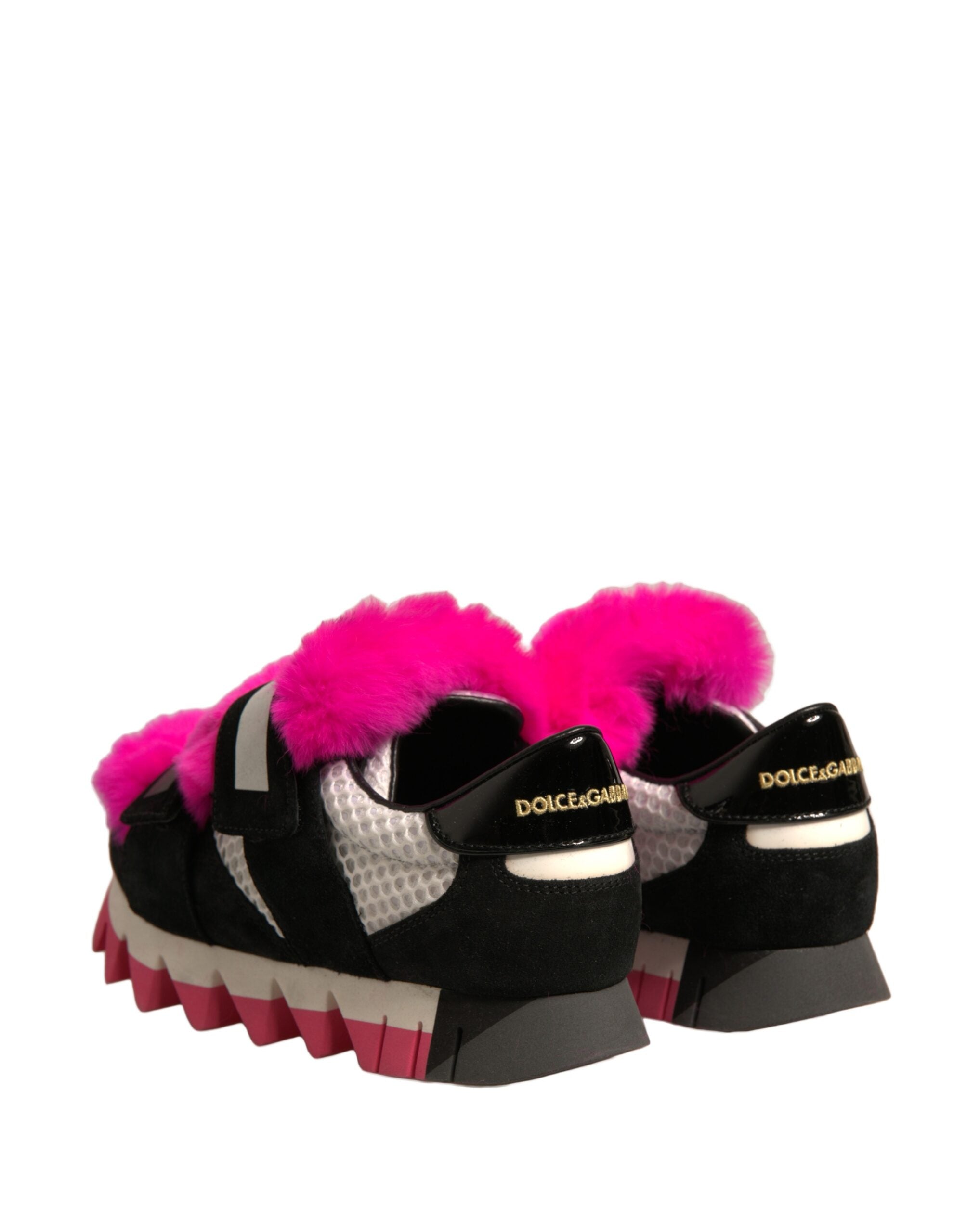 Chaussures sneakers Dolce & Gabbana noires avec embellissements en fourrure rose, style élégant et tendance.