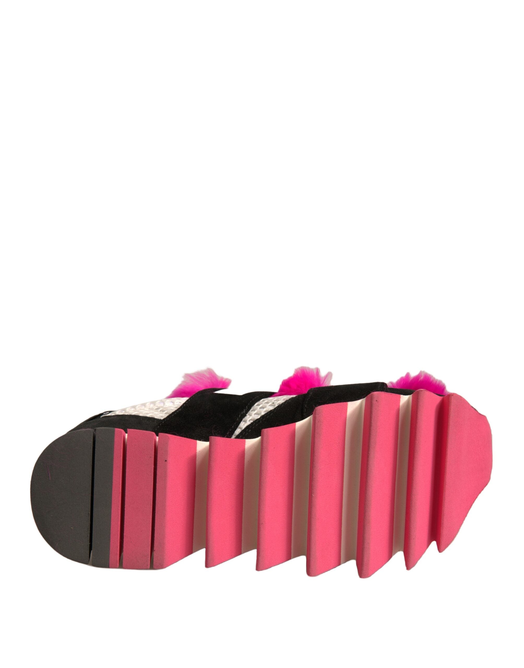 Chaussures sneakers Dolce & Gabbana noires avec détails en fourrure rose et embellissements, mode élégante pour femmes.