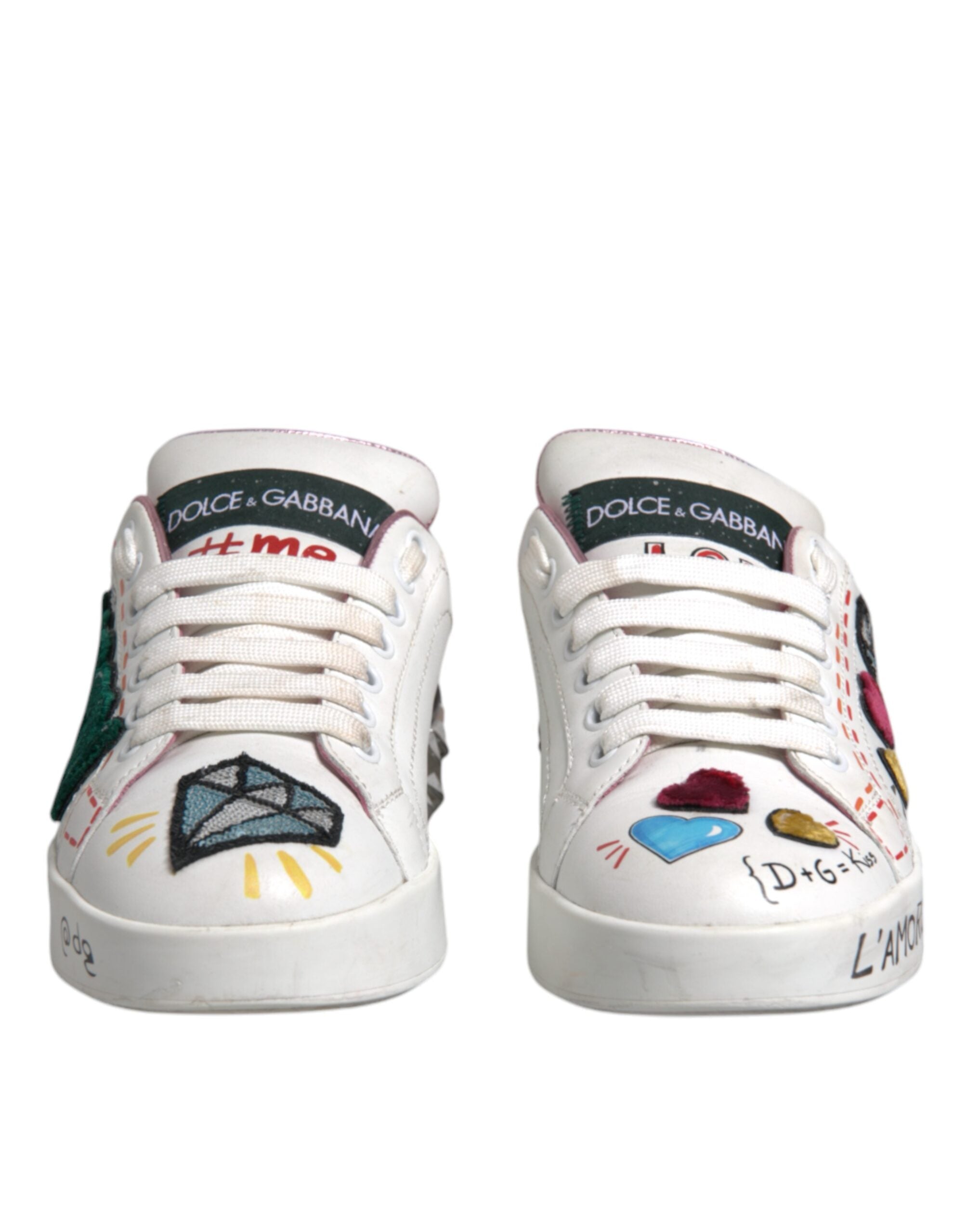 Chaussures basses Dolce & Gabbana blanches à sequins et cristaux, sneakers élégants pour femmes.