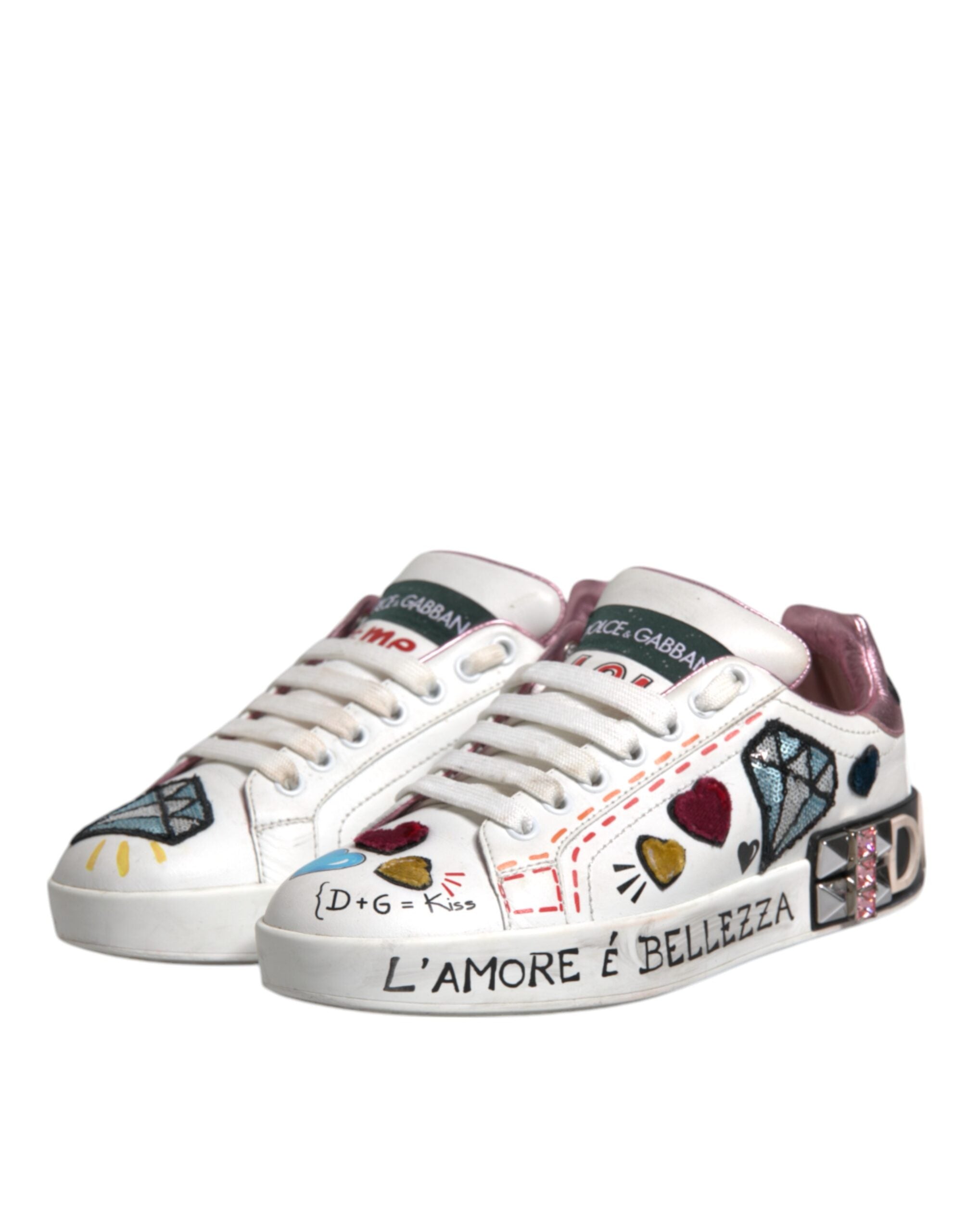 Chaussures sneakers basses blanches Dolce & Gabbana avec sequins et cristaux brillants, mode élégante et sophistiquée.
