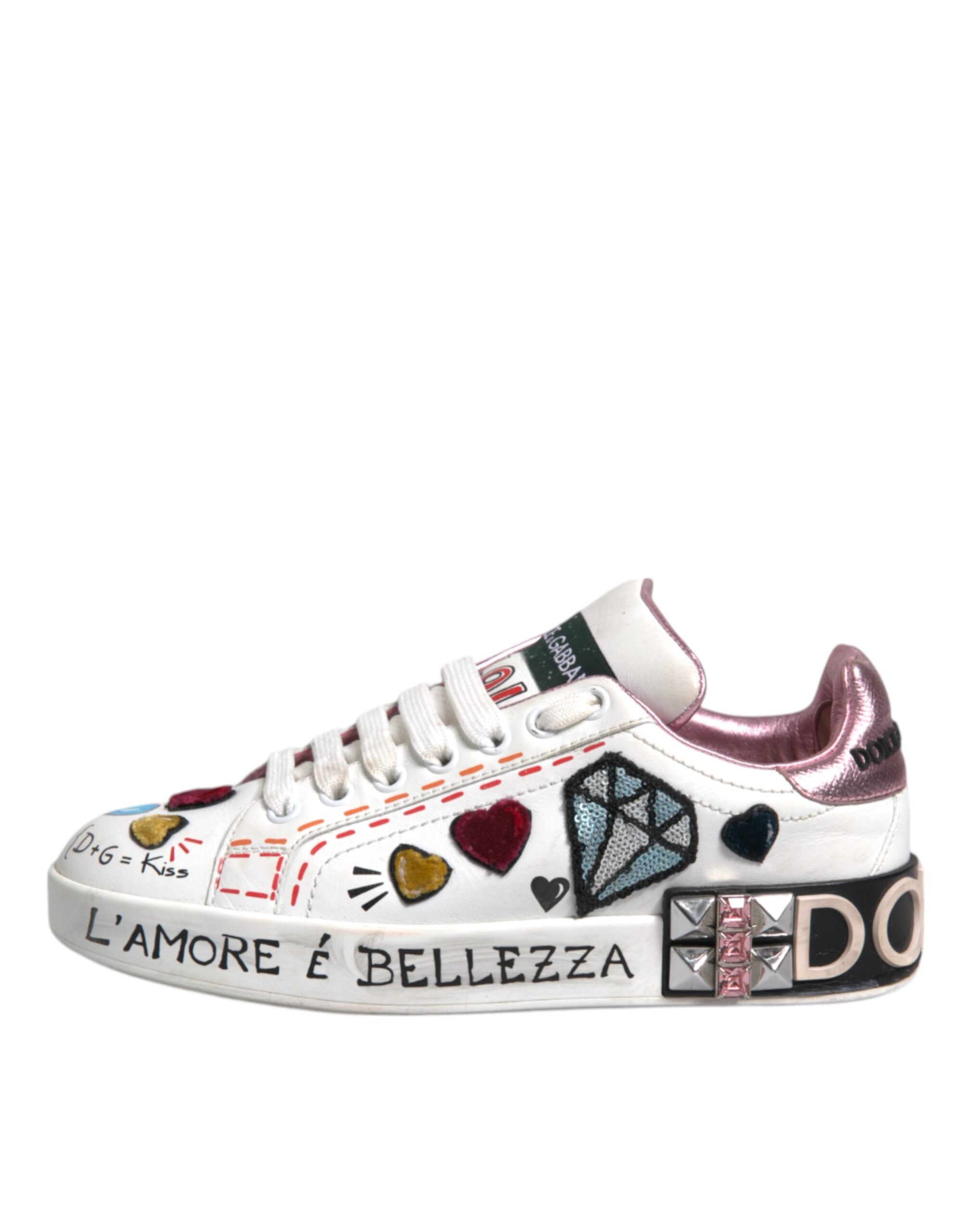 Chaussures sneakers basses blanches Dolce & Gabbana avec sequins et cristaux, style élégant et brillant.