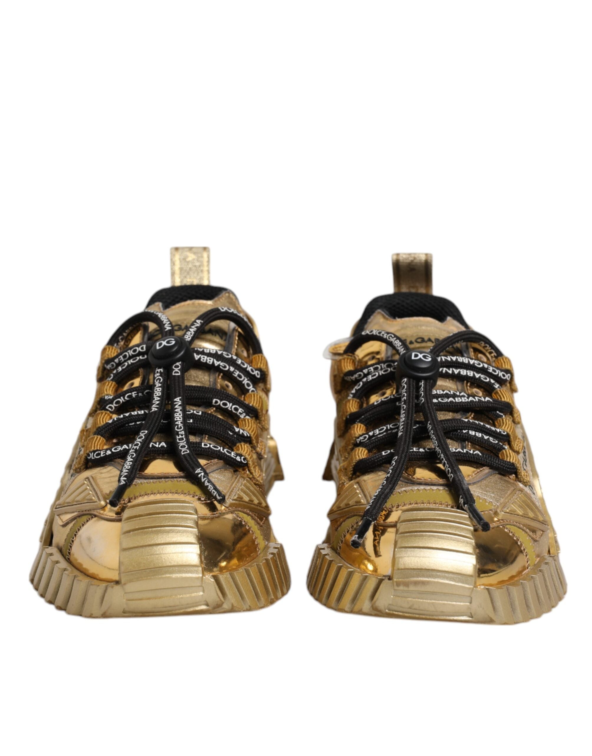 Chaussures sneakers Dolce & Gabbana en dentelle dorée, lacets extensibles et style élégant visible sur l'image.