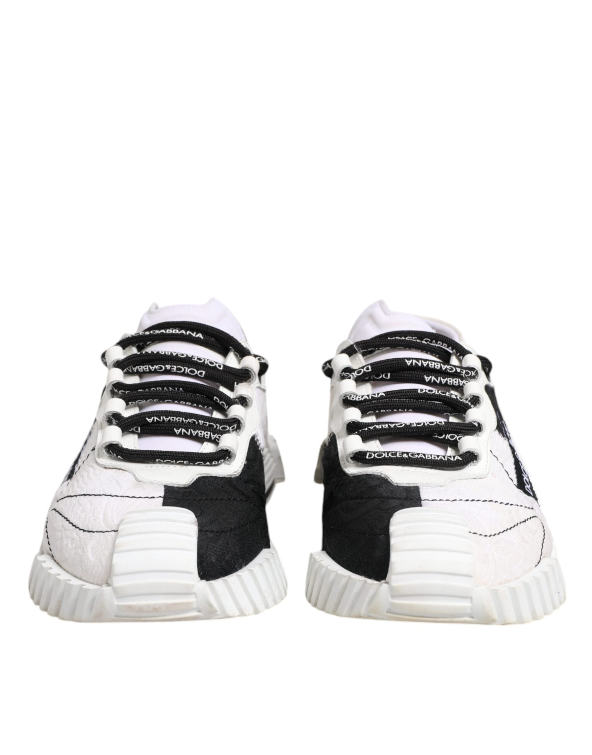 Chaussures sneakers basses Dolce & Gabbana NS1 en blanc et noir, vue de face, en cuir avec semelle blanche.