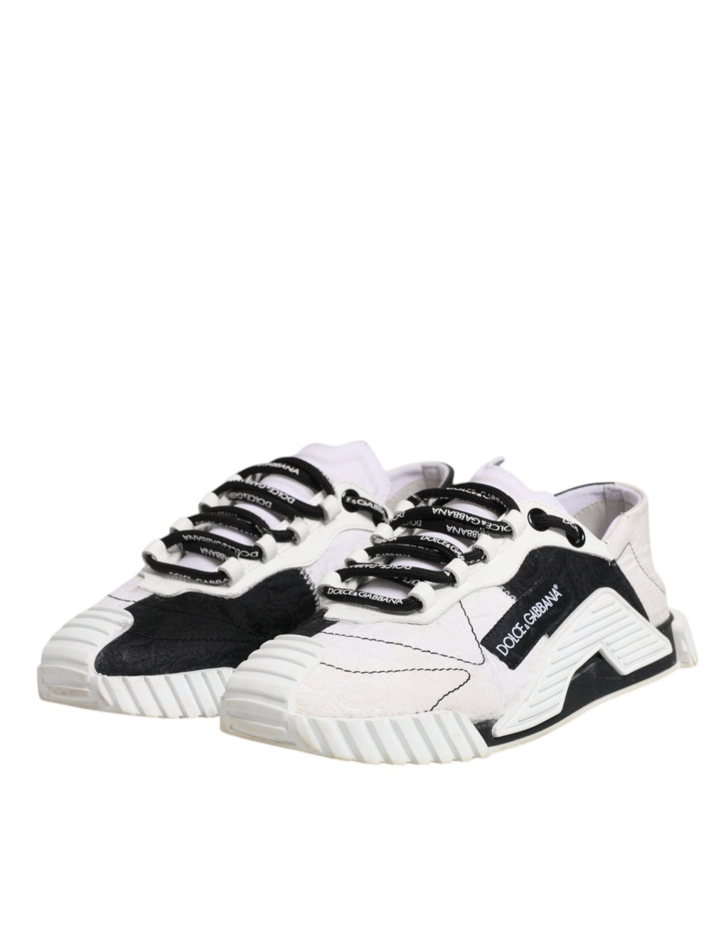 Chaussures basses Dolce & Gabbana NS1 blanches et noires, sneakers élégants en cuir avec détails contrastés.