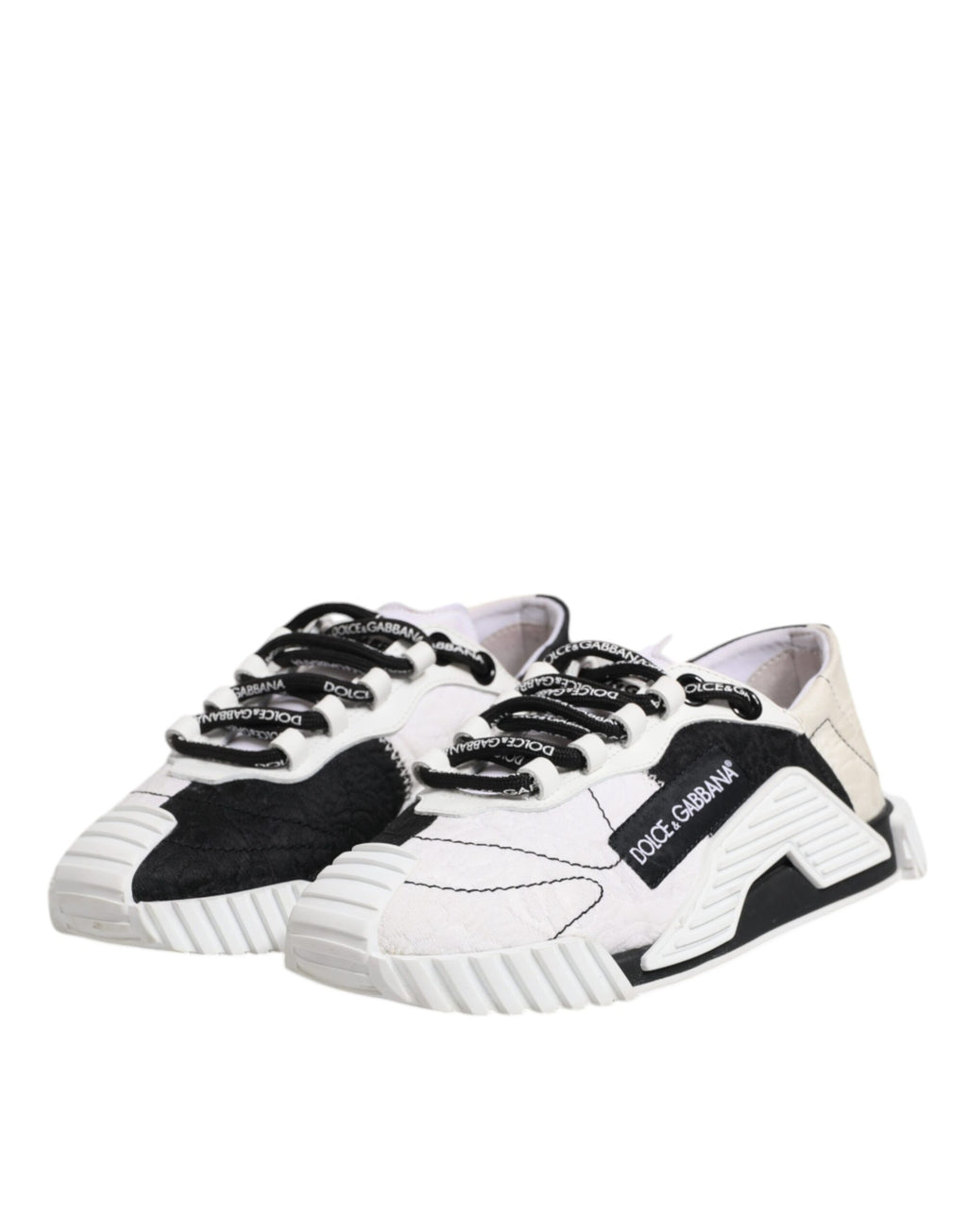 Chaussures sneakers basses Dolce & Gabbana NS1 en blanc et noir, vue de face, en toile avec semelle blanche.