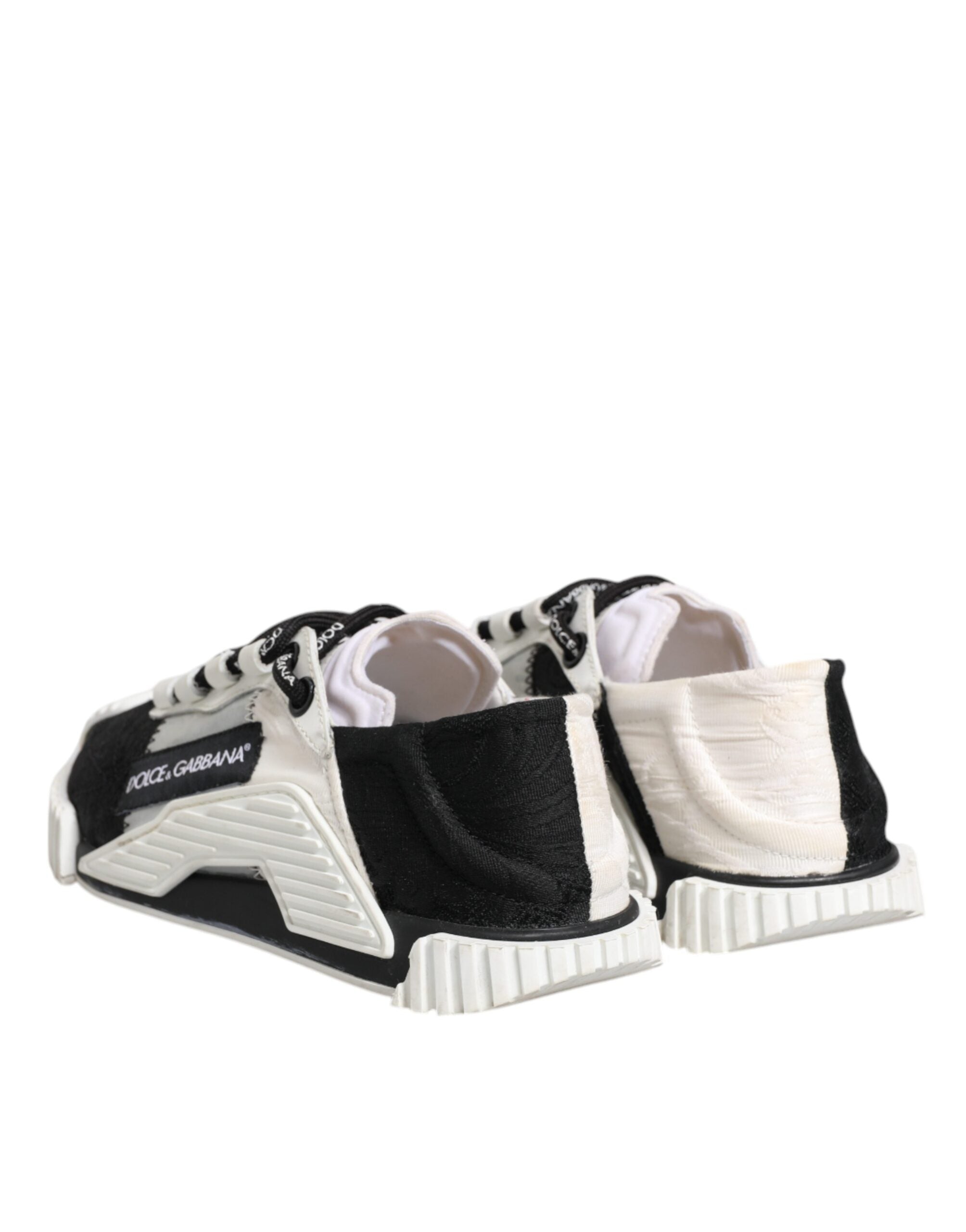 Chaussures sneakers basses Dolce & Gabbana blanc et noir NS1, vue de face, en cuir avec détails stylés.