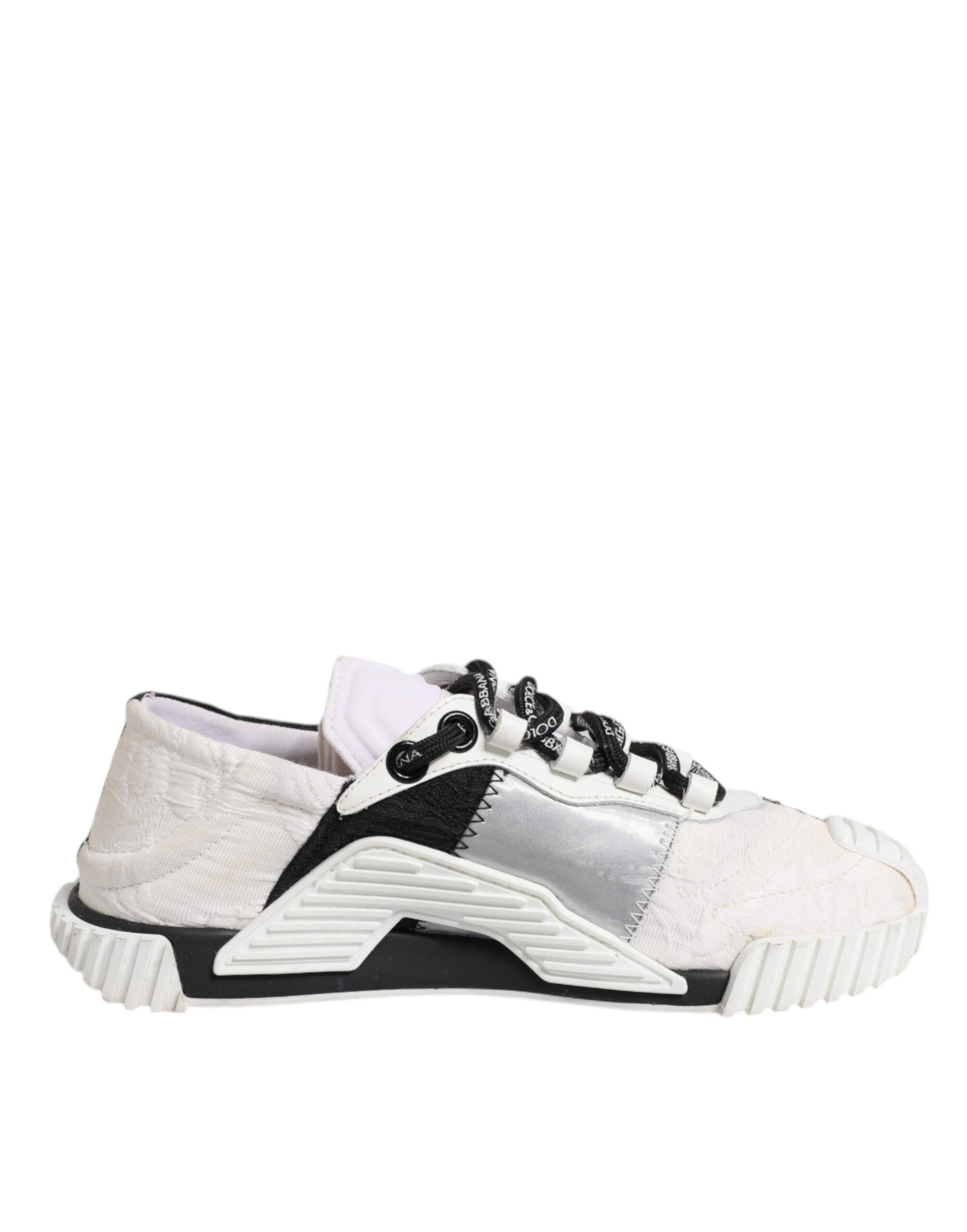 Chaussures sneakers basses Dolce & Gabbana NS1 en blanc et noir, vue de face montrant le design moderne et la marque.