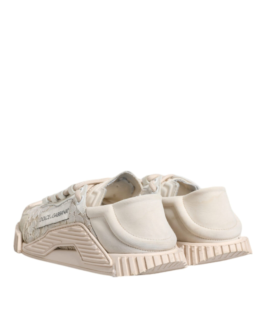 Chaussures de sport blanches Dolce & Gabbana Lace NS1, baskets basses en dentelle élégante.