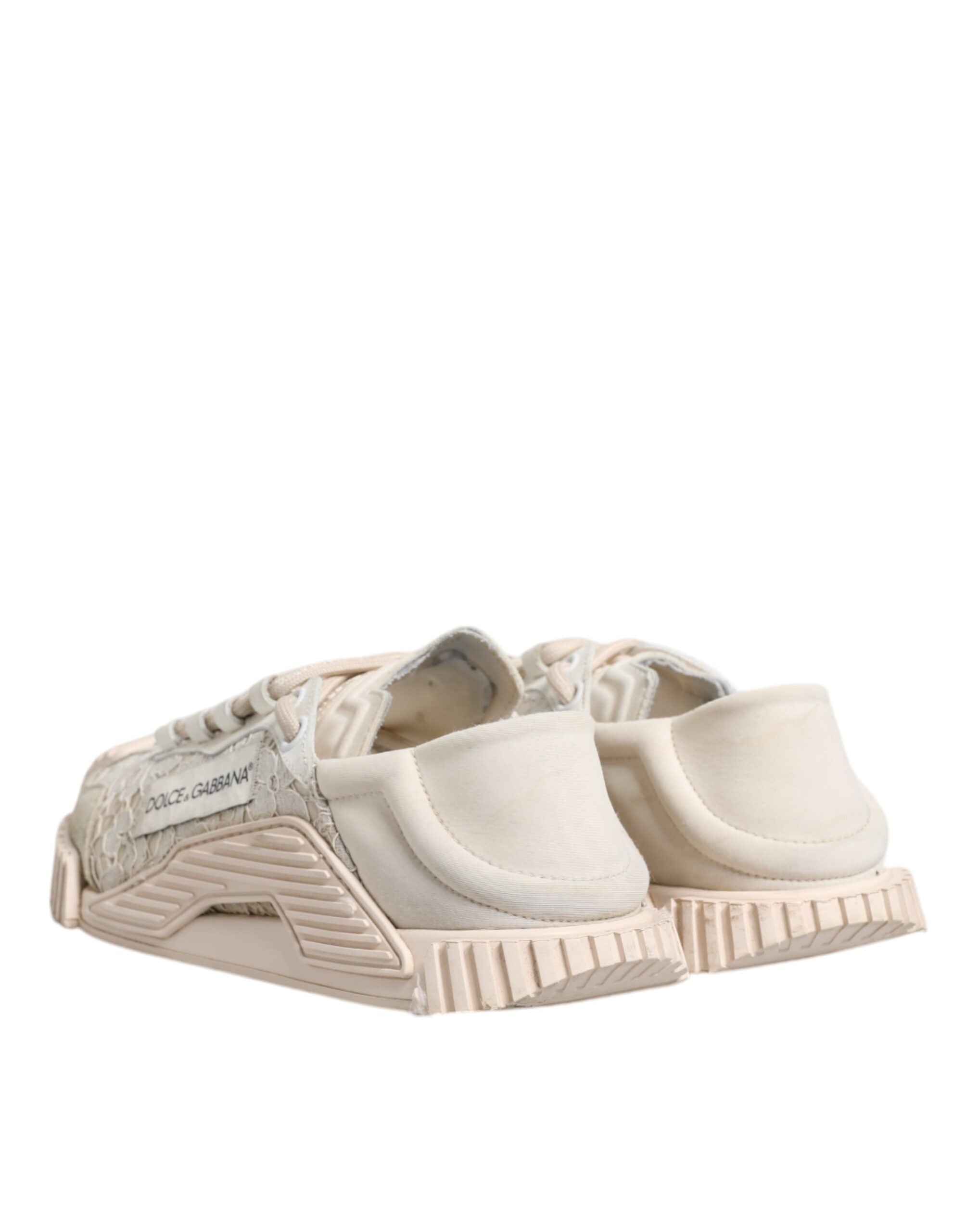 Chaussures de sport blanches Dolce & Gabbana Lace NS1, baskets basses en dentelle élégante.
