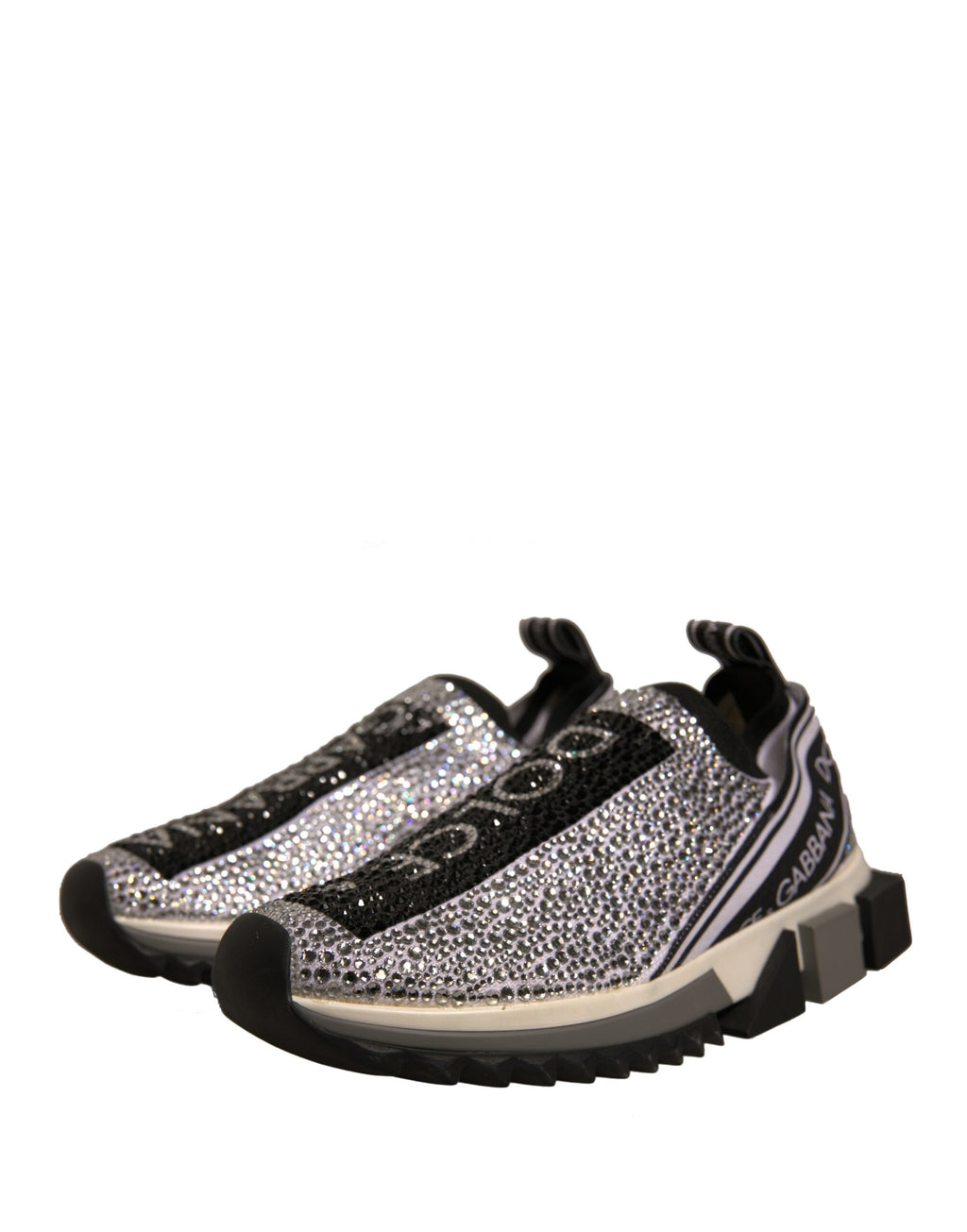 Chaussures de sneakers Dolce & Gabbana Sorrento en argent avec strass en rhinestones, visibles en gros plan.