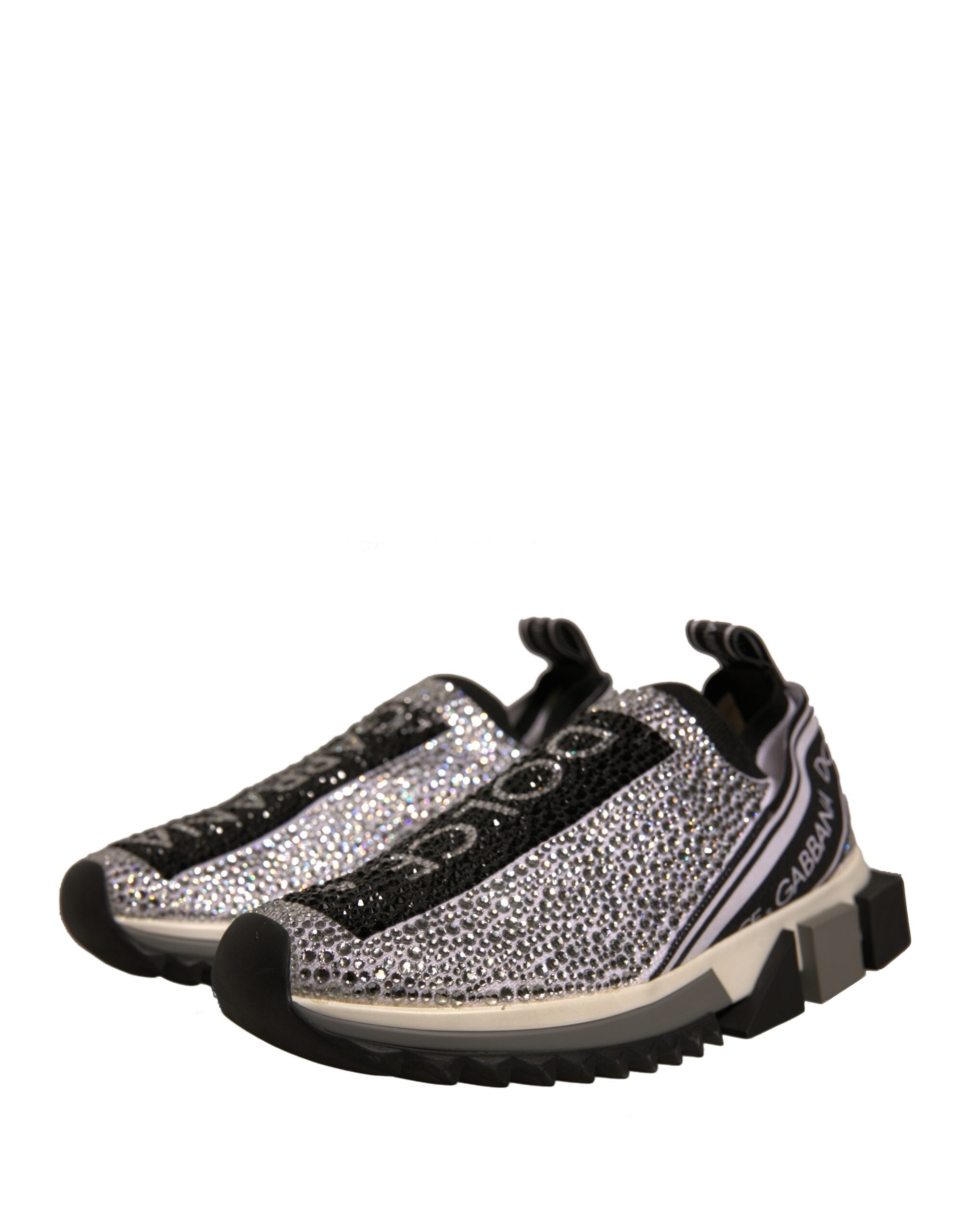 Chaussures de sneakers Dolce & Gabbana Sorrento en argent avec strass en rhinestones, visibles en gros plan.