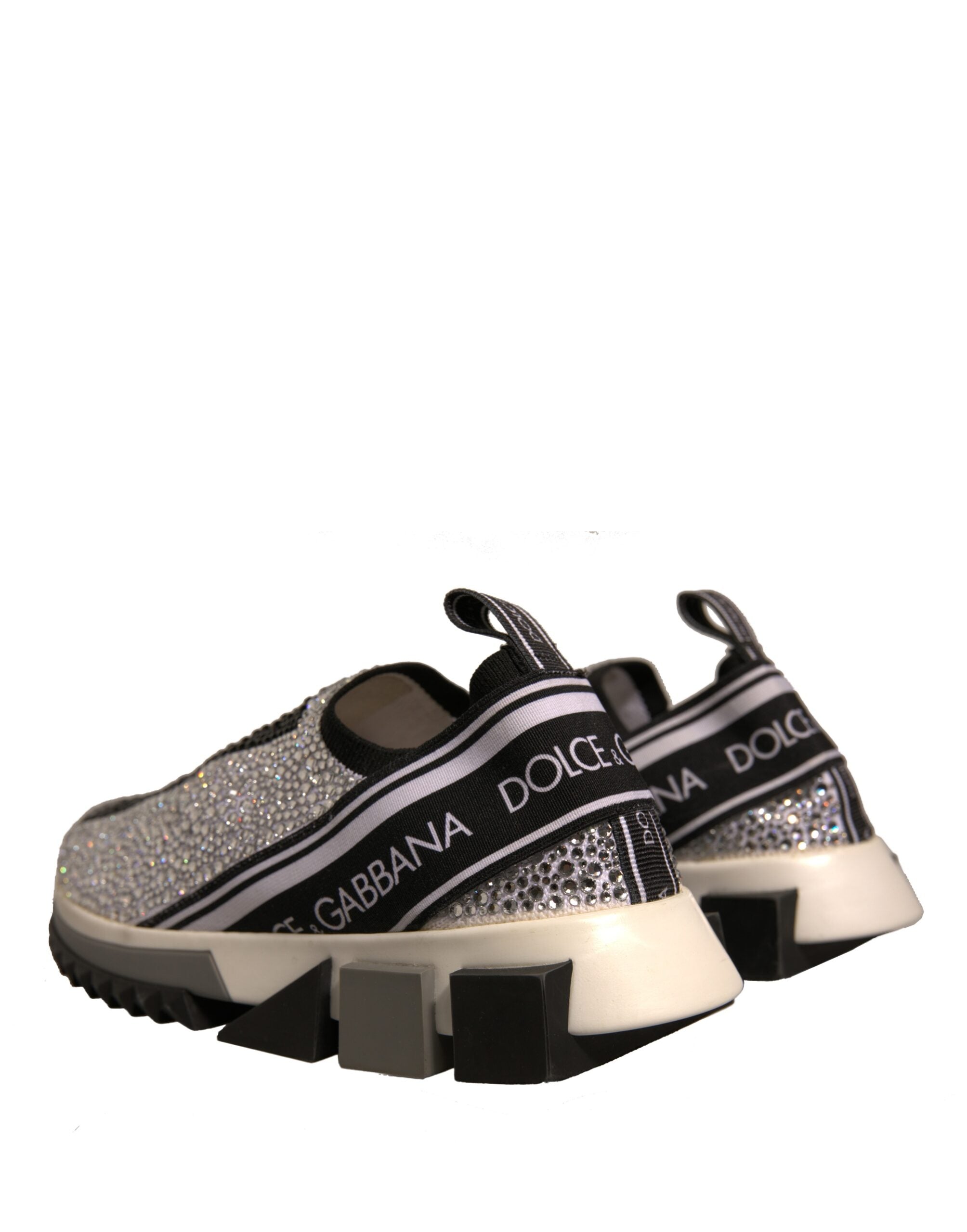 Chaussures sneakers Sorrento en argent avec strass de Dolce & Gabbana, vue de face, détails scintillants et design élégant.