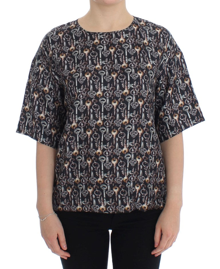 Chemise en soie Dolce & Gabbana à motif clé gris et or, blouse élégante avec design sophistiqué et détails raffinés.