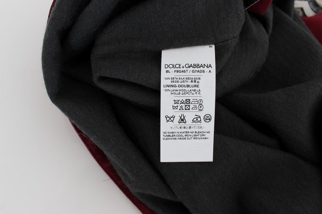 Chemise en soie Dolce & Gabbana avec motif de chevalier rouge, style blouse ou T-shirt élégant et sophistiqué.