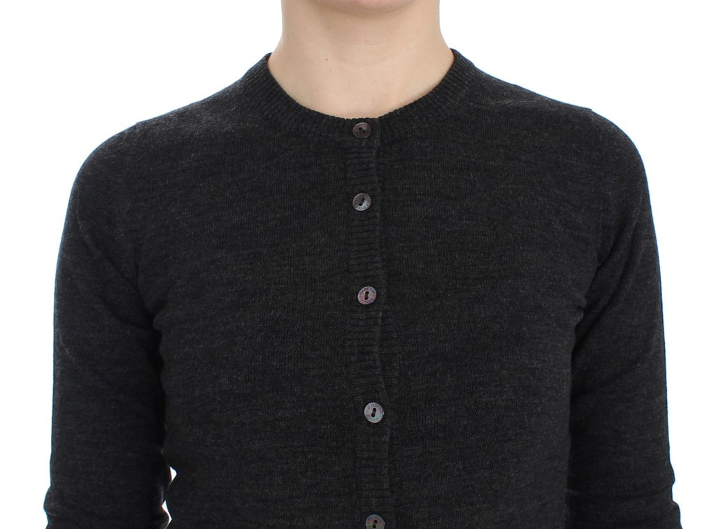 Cardigan en laine grise Dolce & Gabbana avec boutons, douceur et élégance pour un look chic et confortable.