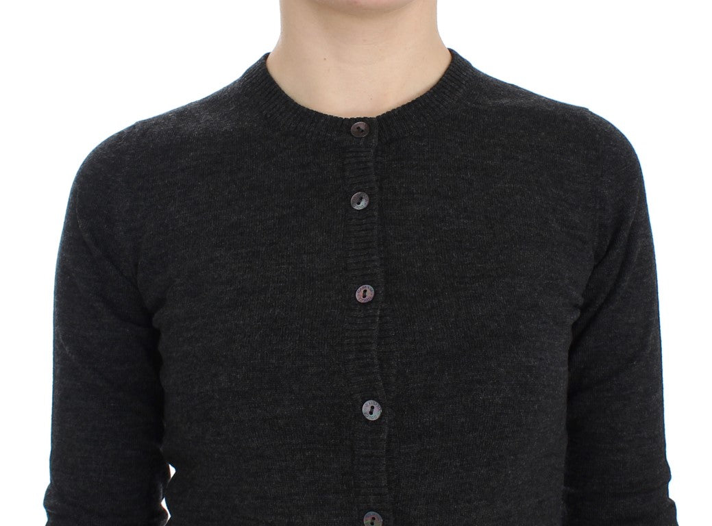 Cardigan en laine grise Dolce & Gabbana avec boutons, douceur et élégance pour un look chic et confortable.