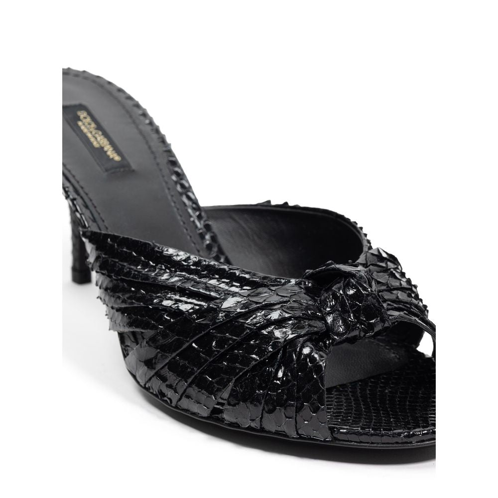 Sandales à plateforme en peau de serpent noire de Dolce & Gabbana, style élégant et tendance pour femme.