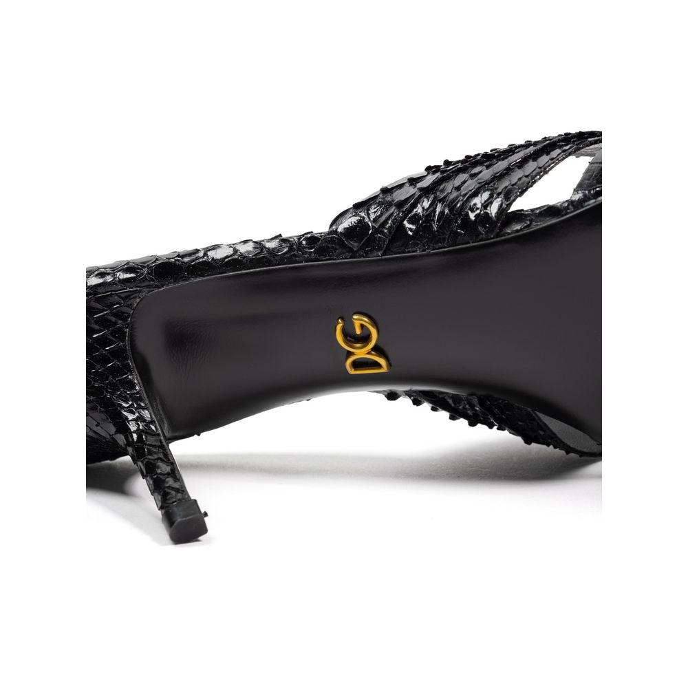 Sandales à plateforme en peau de serpent noire Dolce & Gabbana, avec design élégant et détails sophistiqués.